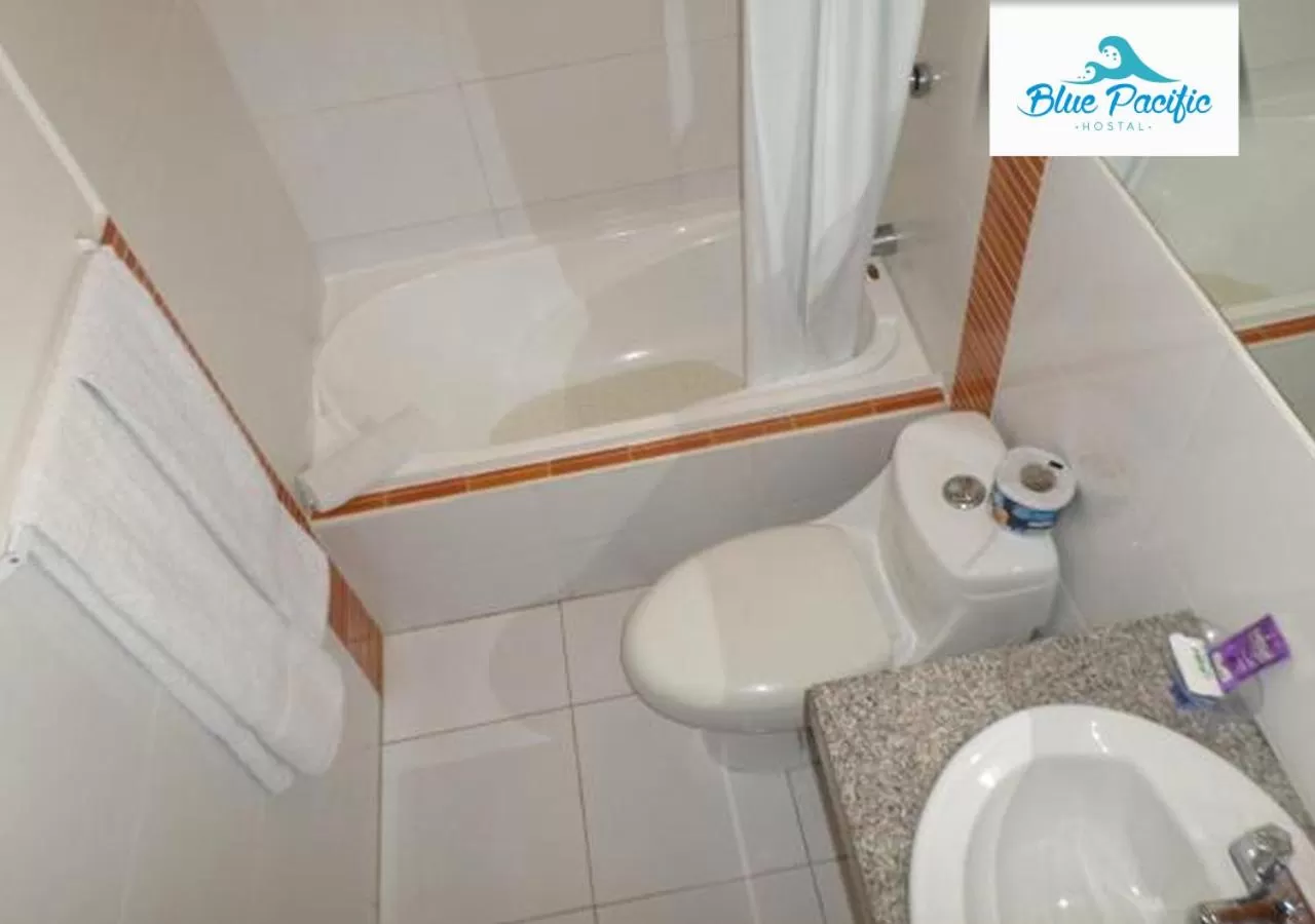 Bathroom in Hostal Blue Pacific