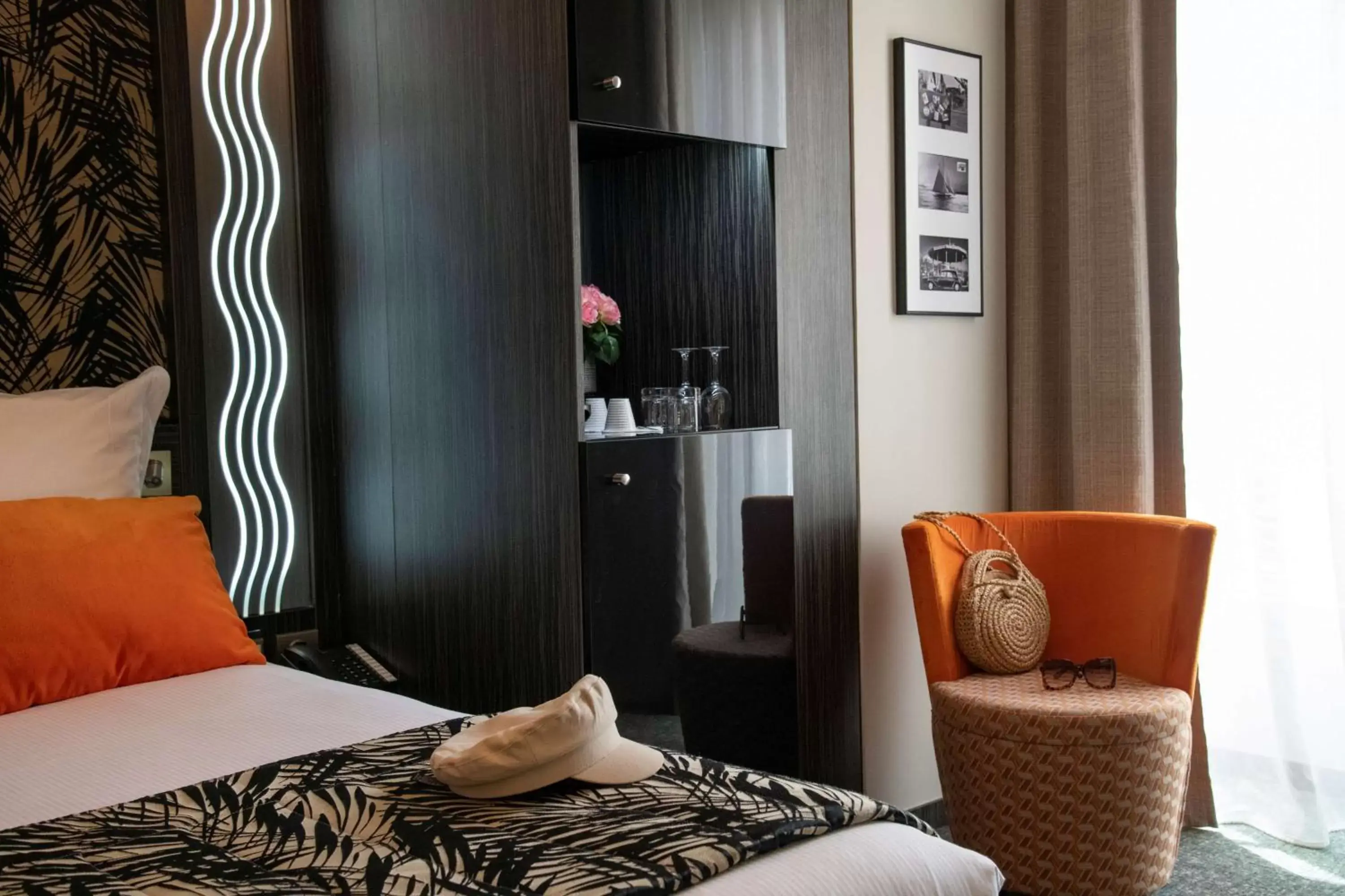 Superior Twin Room with Balneo in BW Premier Collection Mondial Superior Twin Room with Balneo in BW Premier Collection Mondial