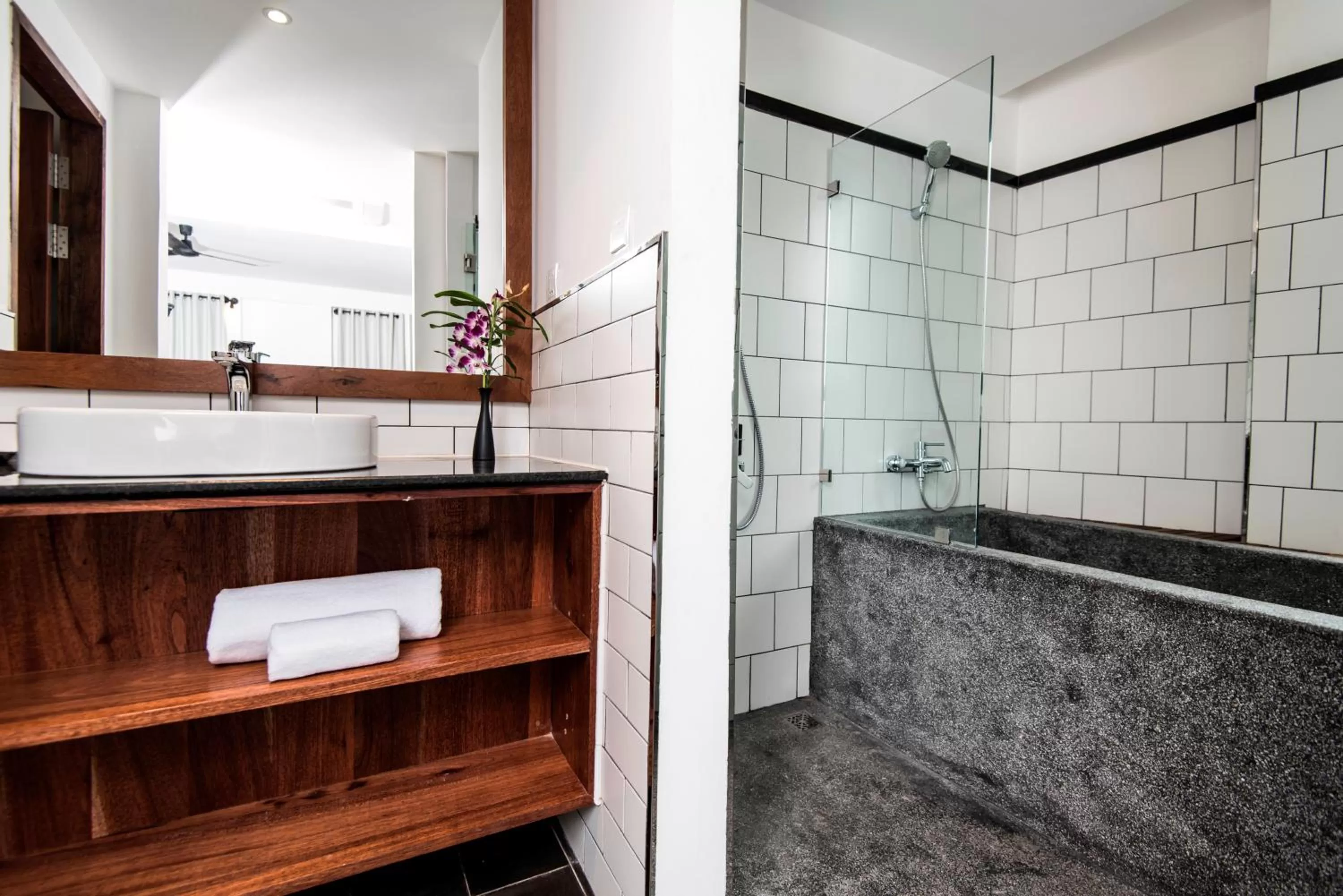 Shower in Aquarius Hotel and Urban Resort