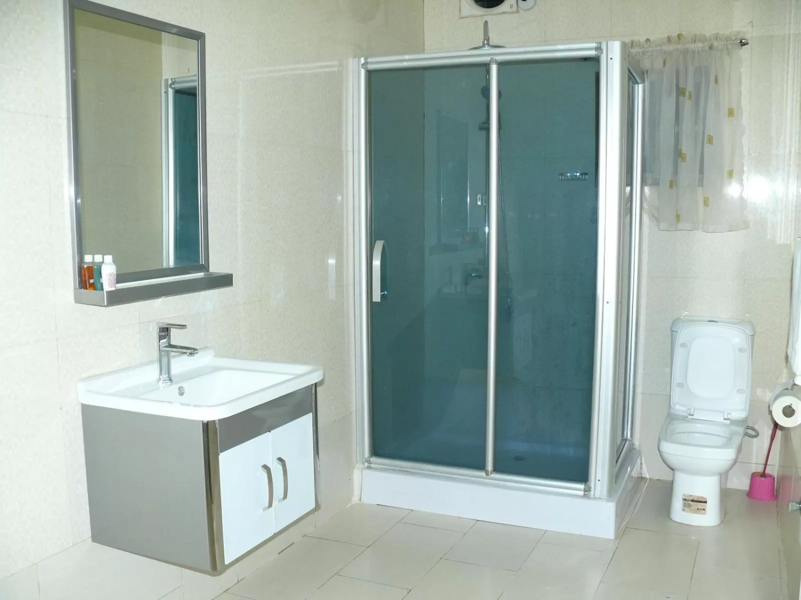 Bathroom in Galpin Suites