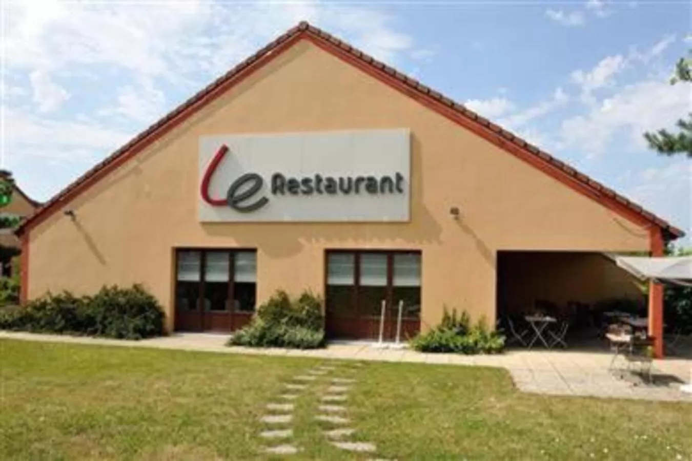 Property building in Campanile Moulins Avermes