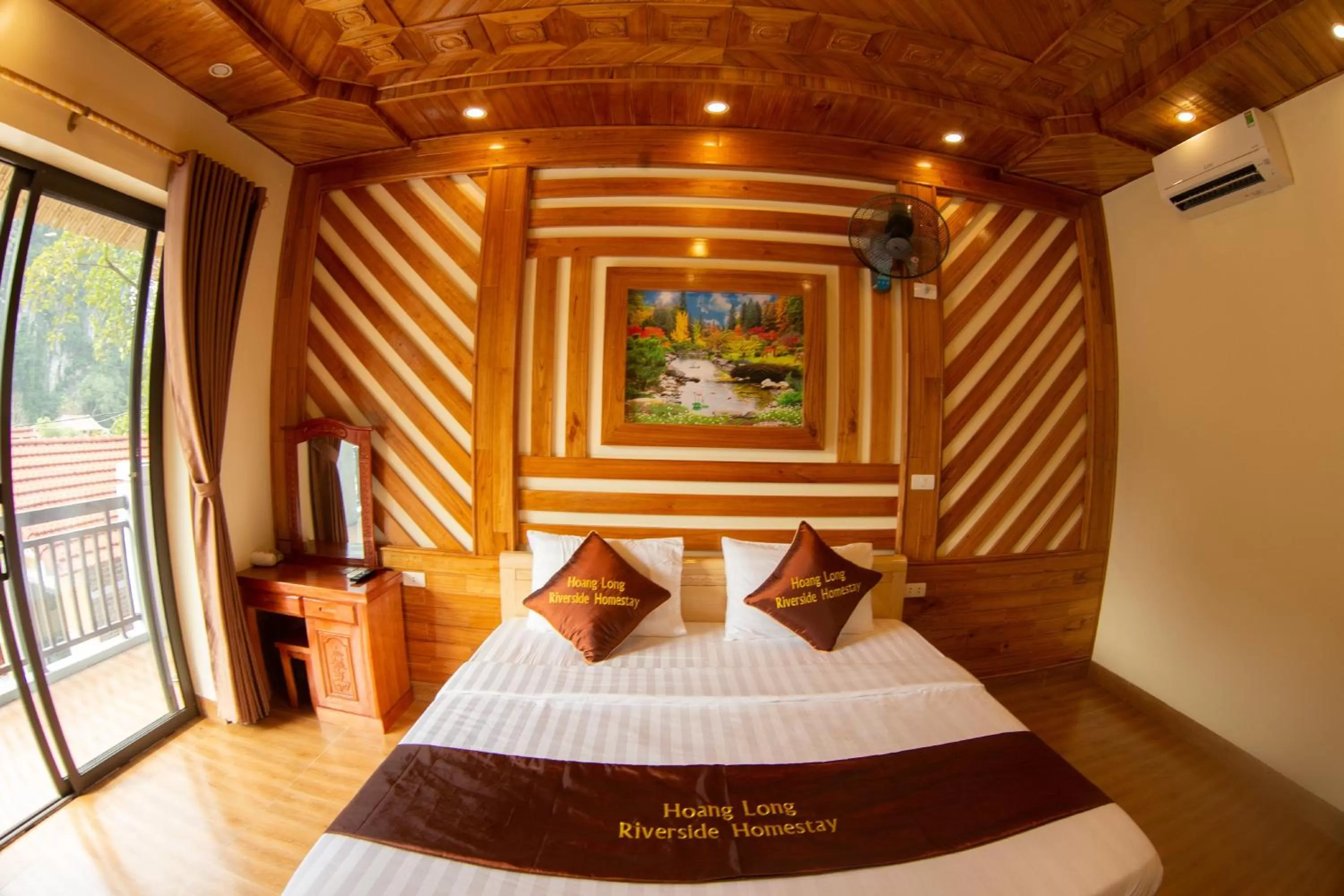 HoangLong Riverside Homestay