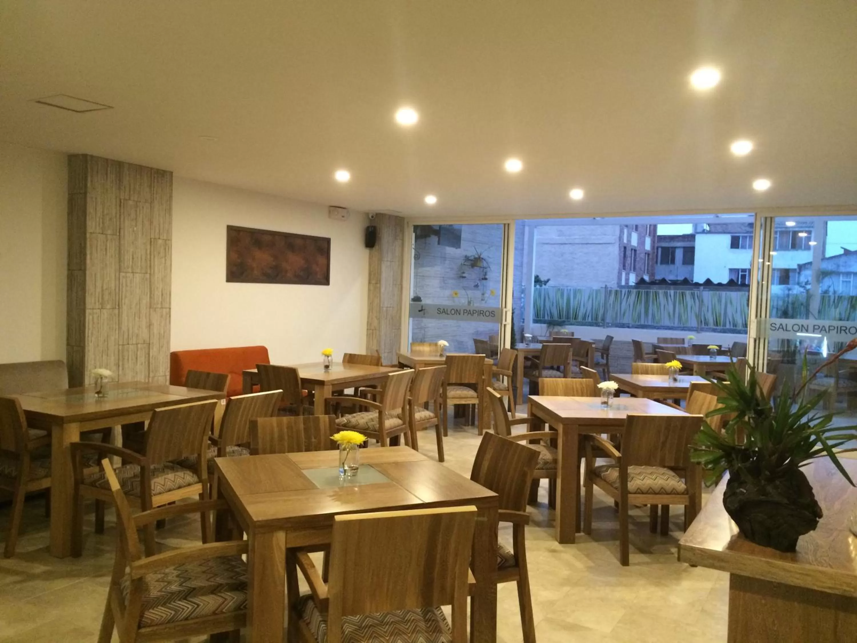 Restaurant/Places to Eat in Hotel H53