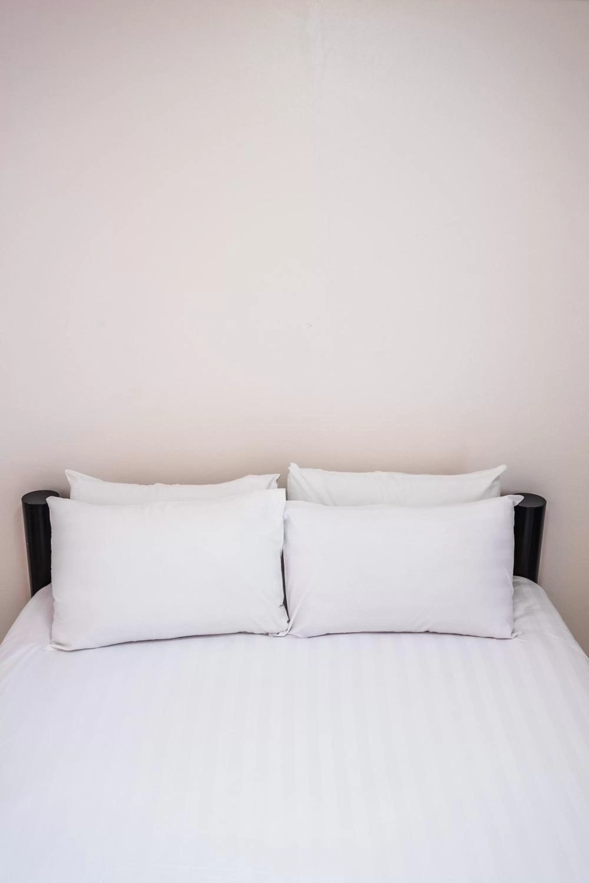 Photo of the whole room, Bed in Don Muang Hotel