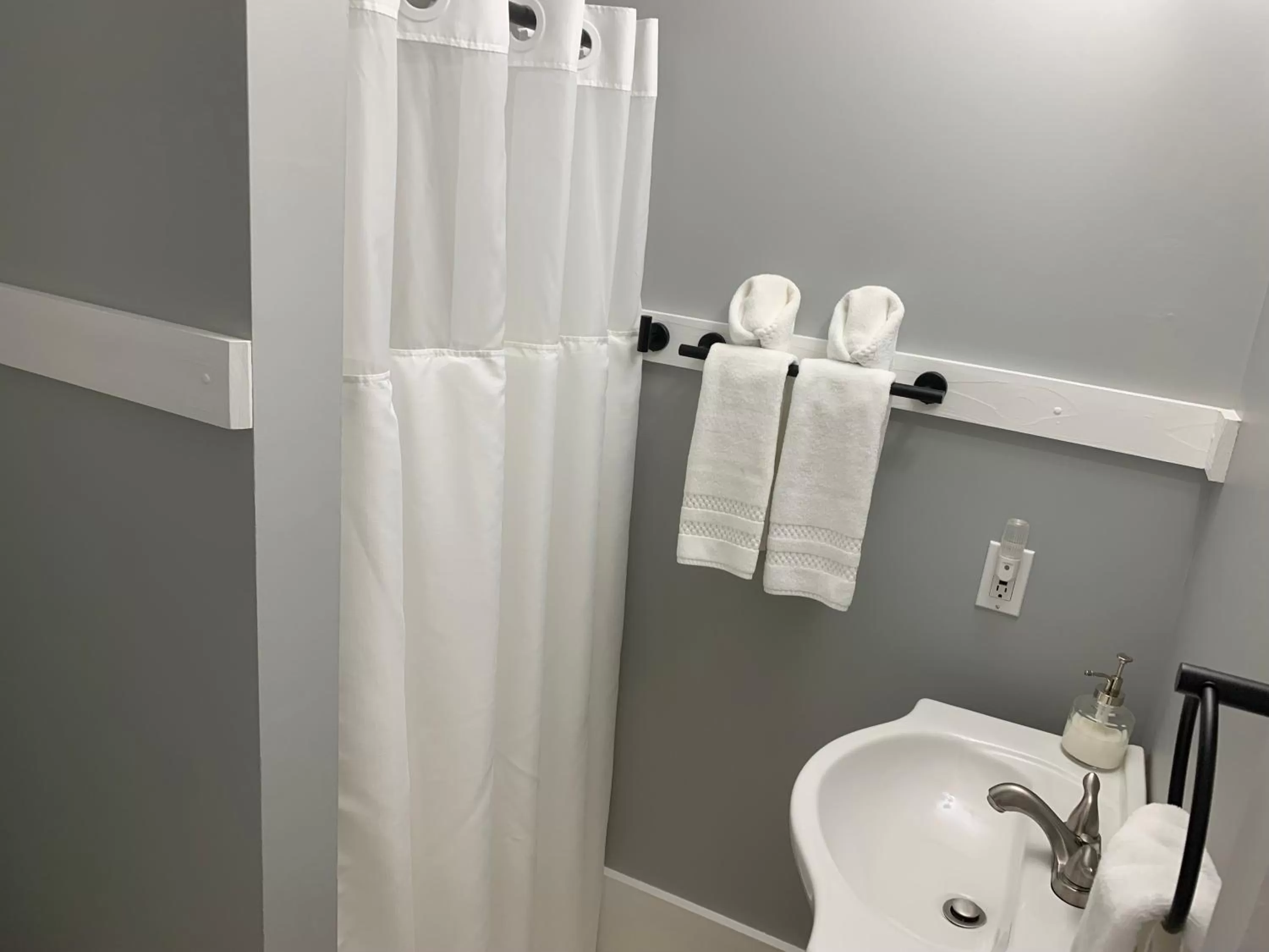 Bathroom in White Sails Inn