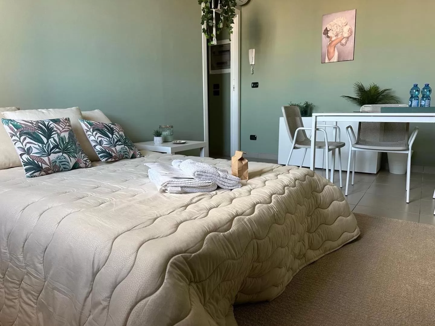 Living room, Bed in BOTANICAL SUITE