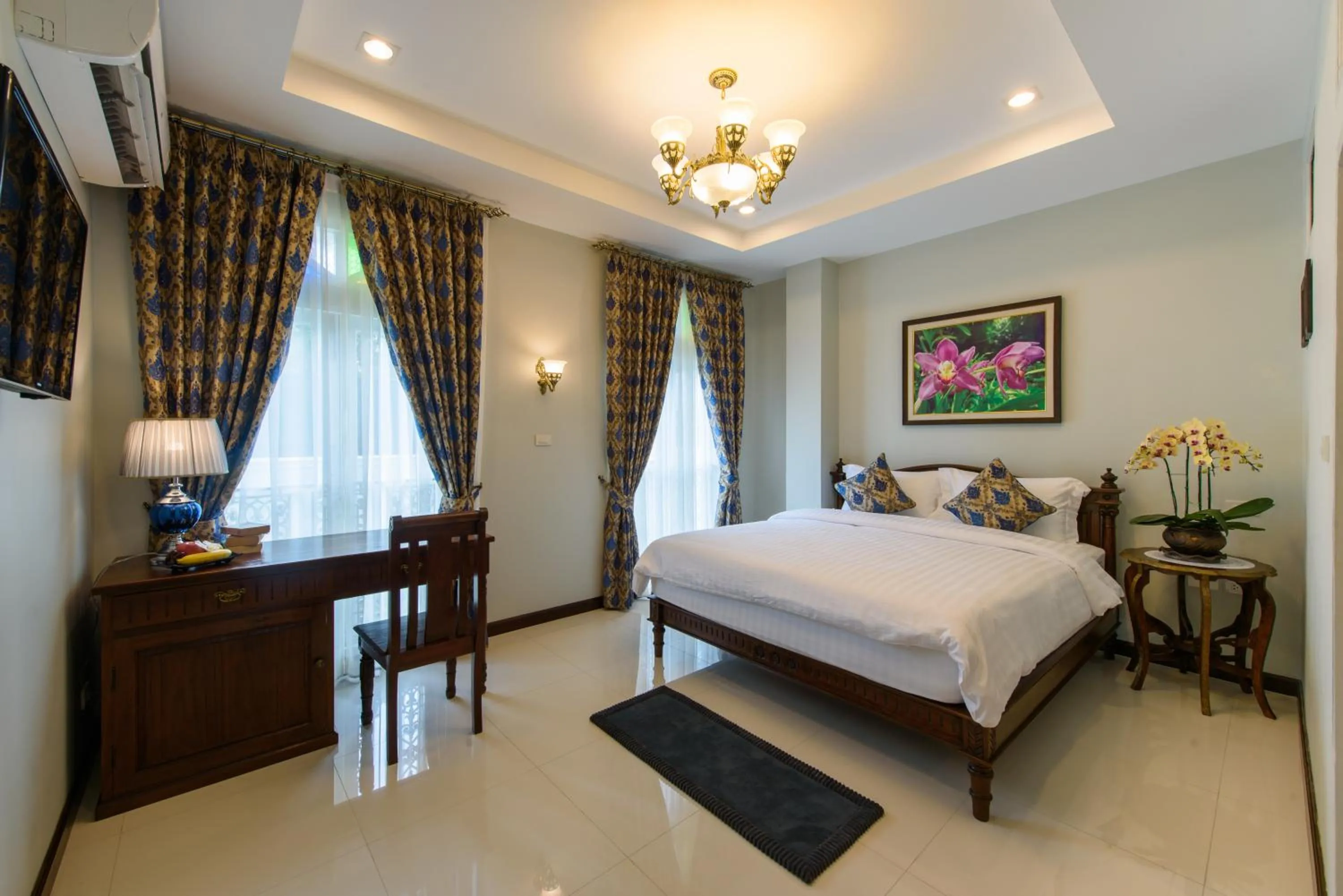 TV and multimedia, Bed in The Velvet Orchid