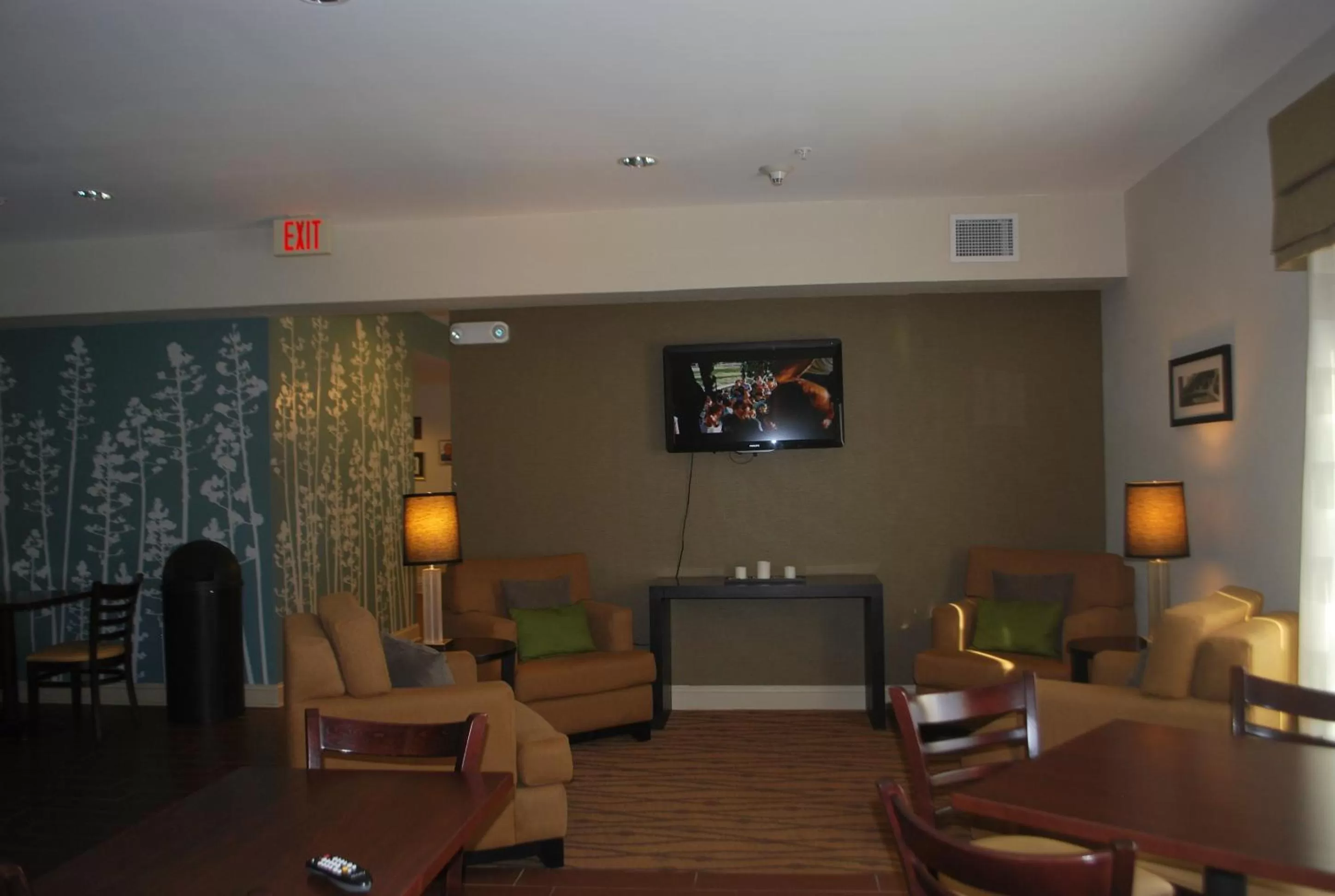 Communal lounge/ TV room in Sleep Inn & Suites Clintwood