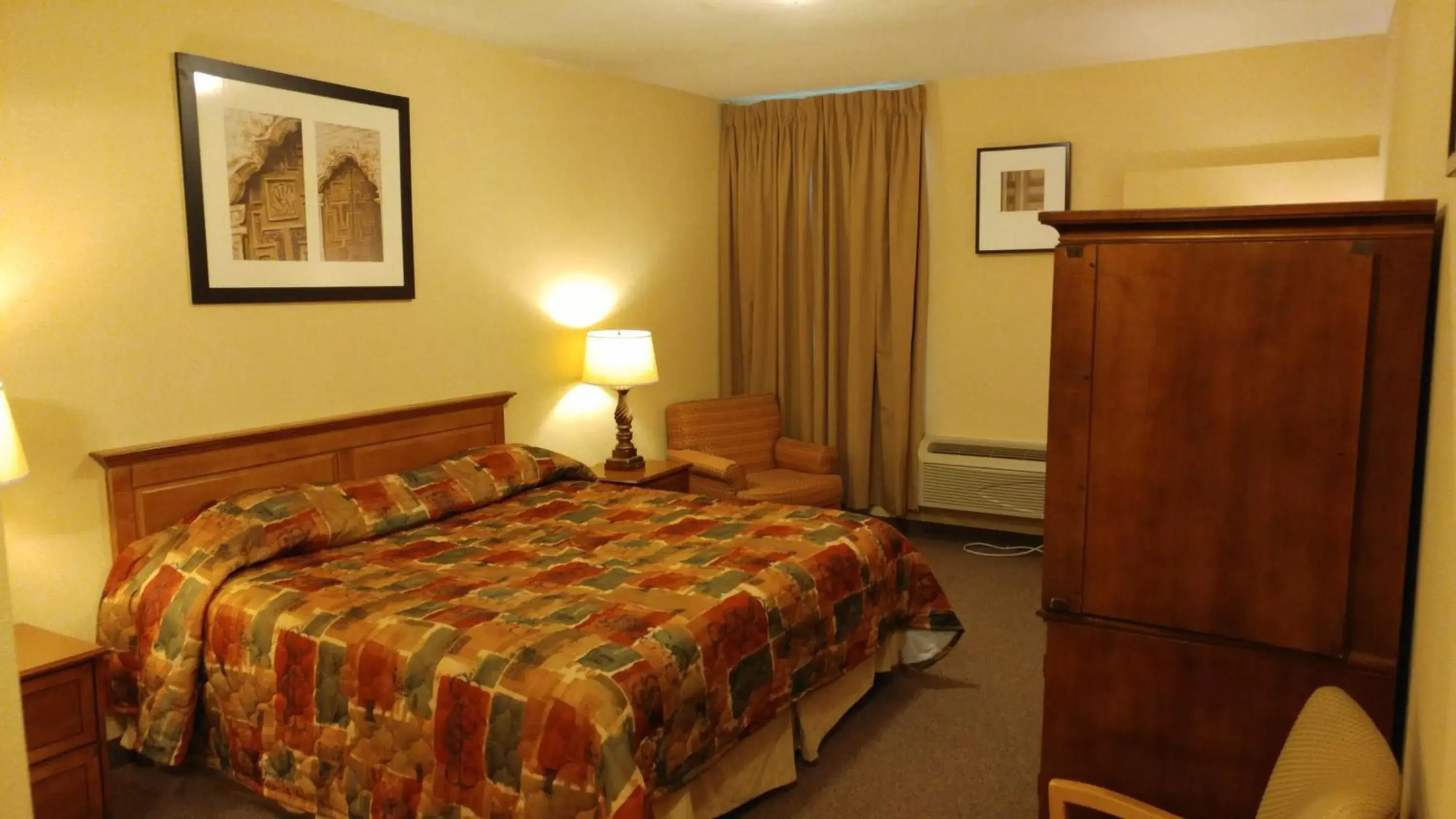 Standard King Room in Country Regency Inn & Suites Standard King Room in Country Regency Inn & Suites