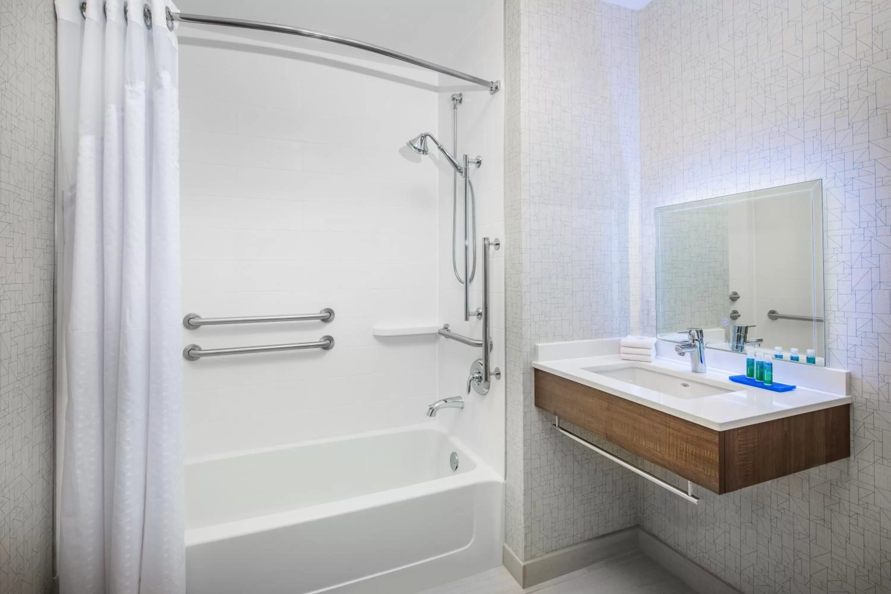 Photo of the whole room in Holiday Inn Express Ontario by IHG