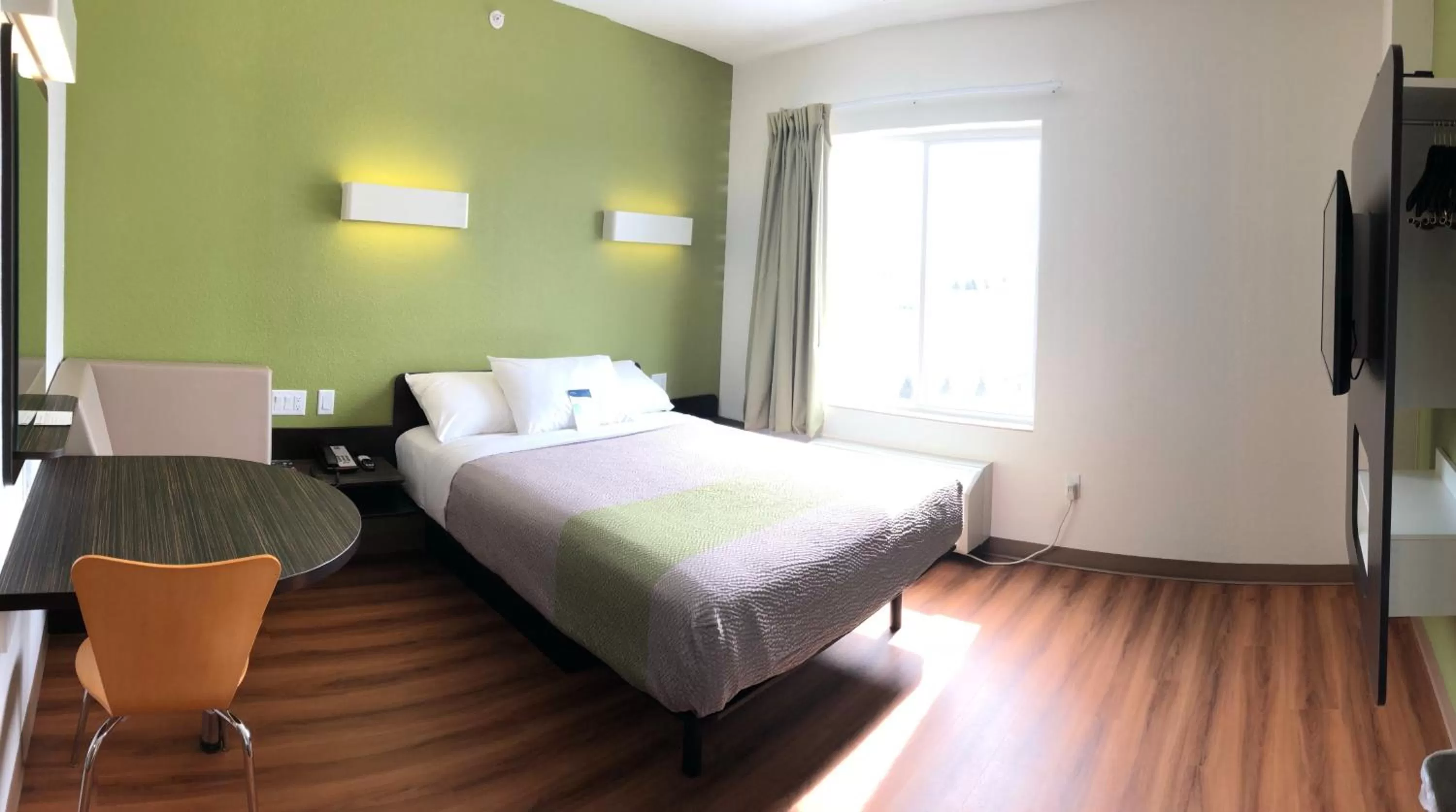 Bed in Motel 6-Mankato, MN