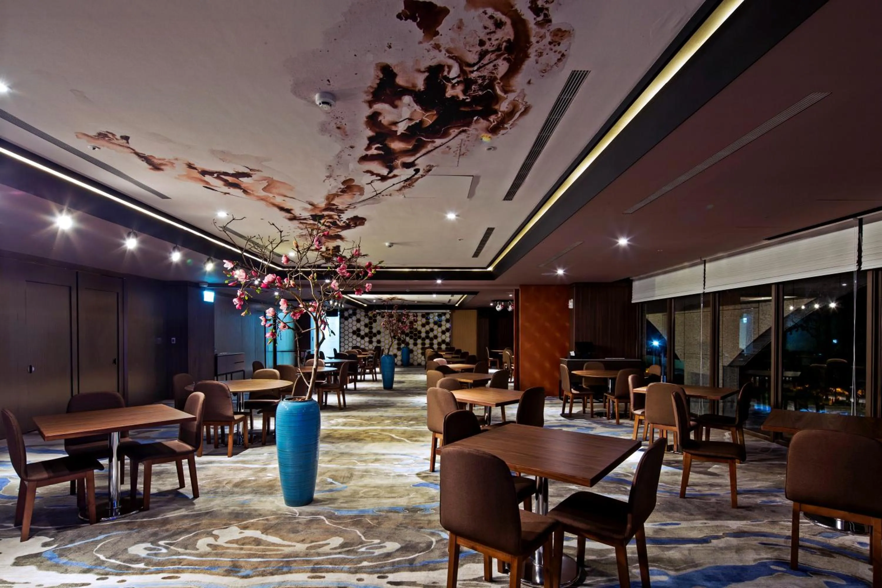 Restaurant/places to eat in The HO Hotel