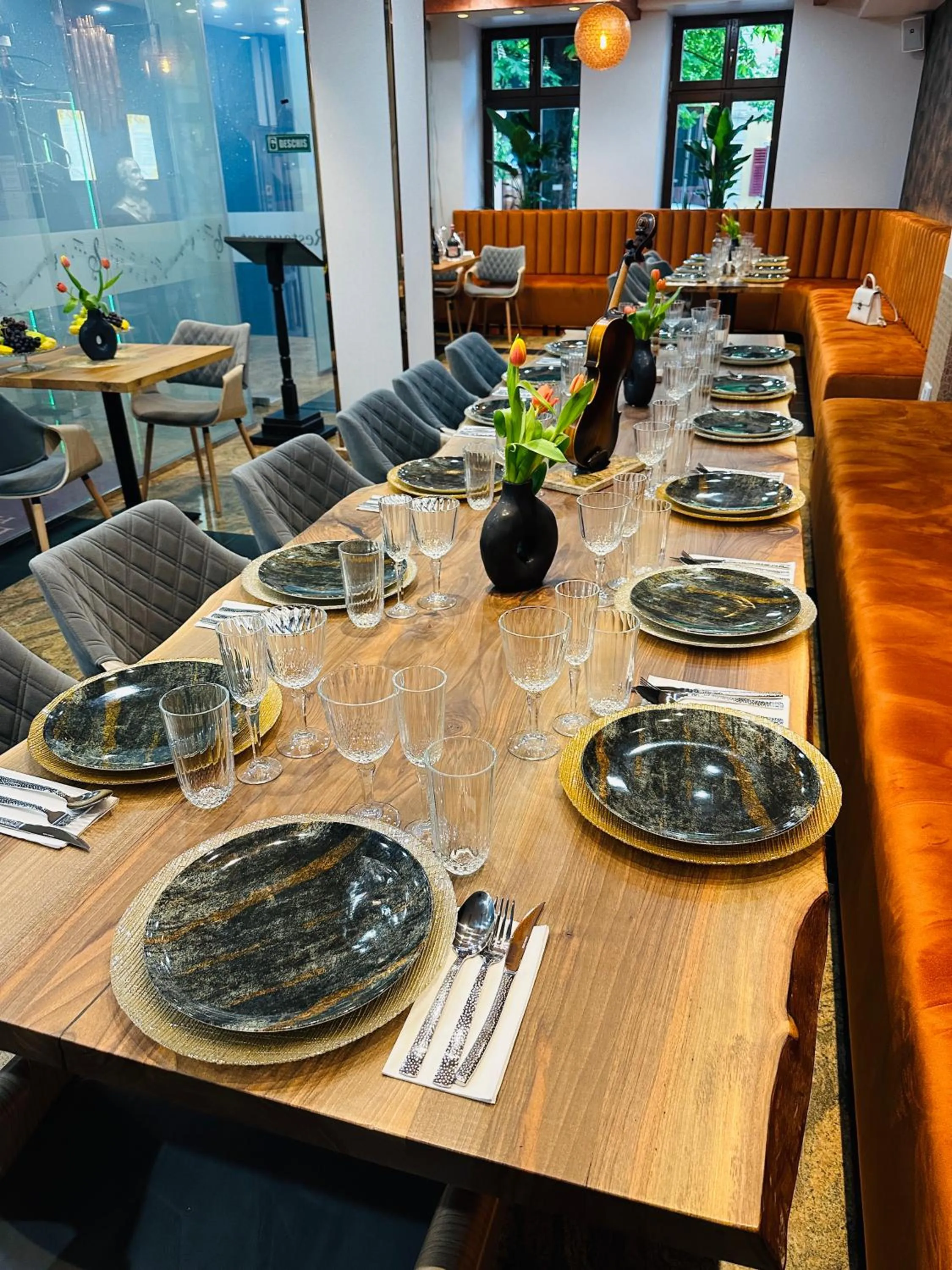 Restaurant/places to eat in Villa & Restaurant Levoslav House