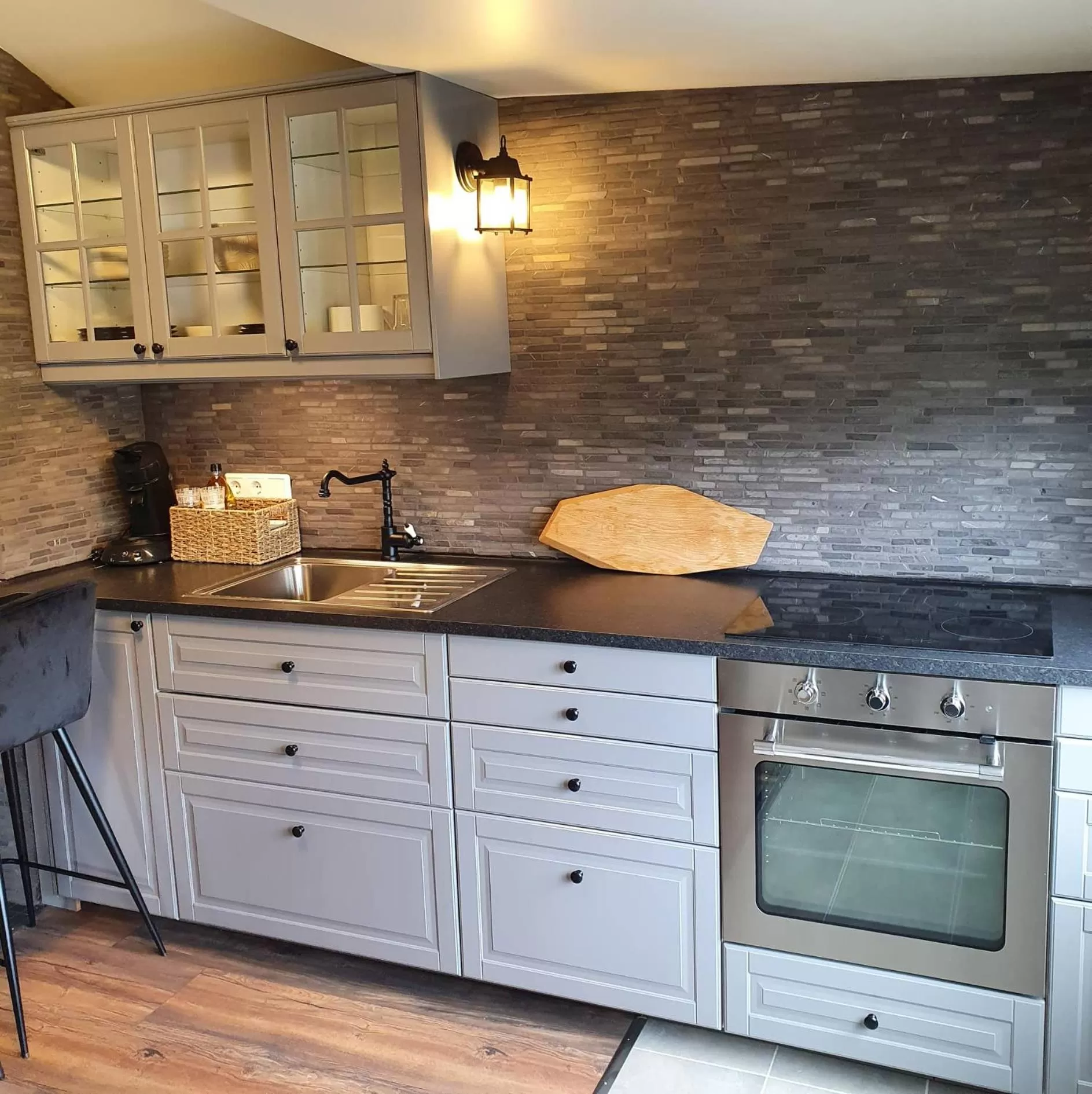 Kitchen or kitchenette in E18 Apartments