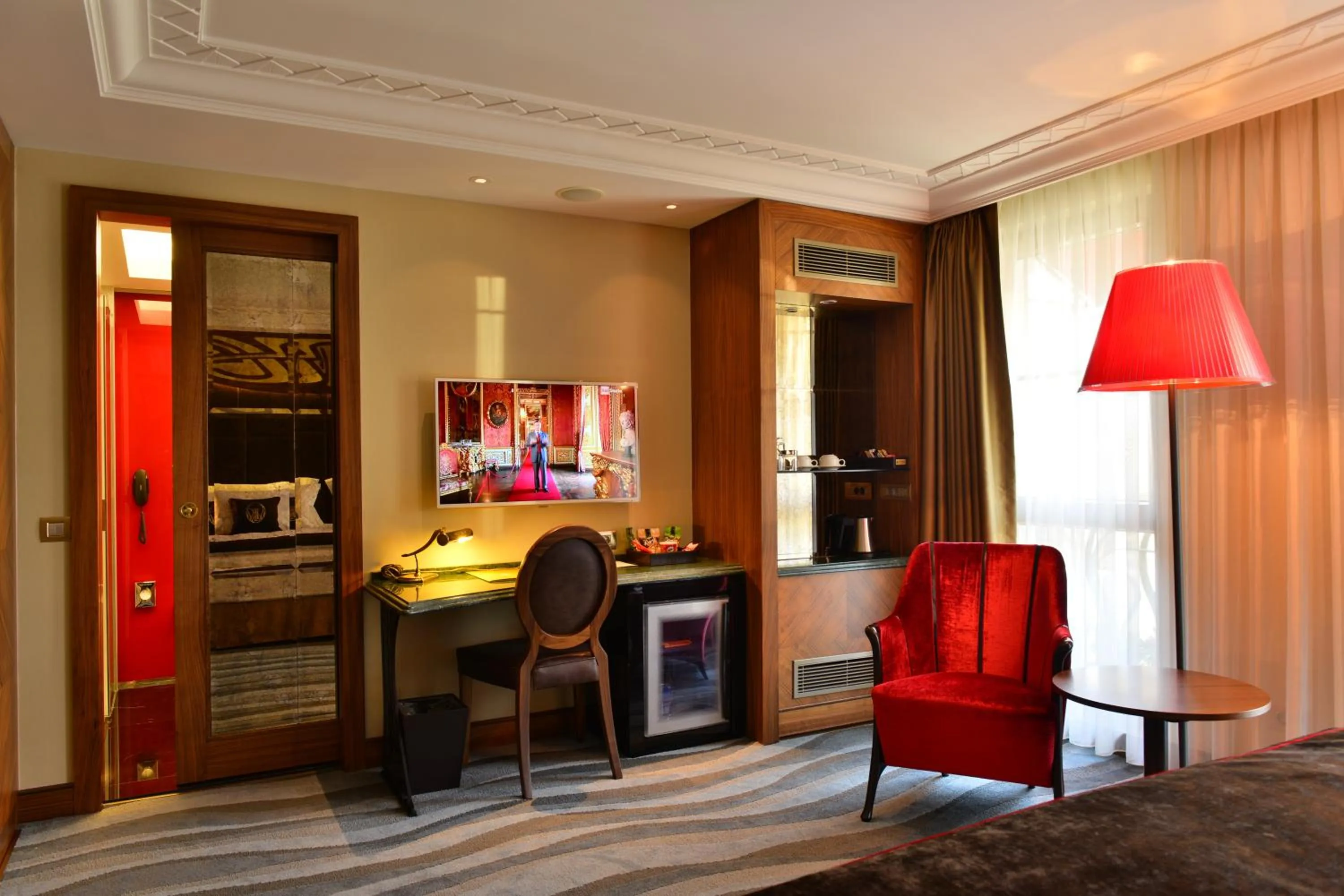 TV and multimedia in Warwick Ankara