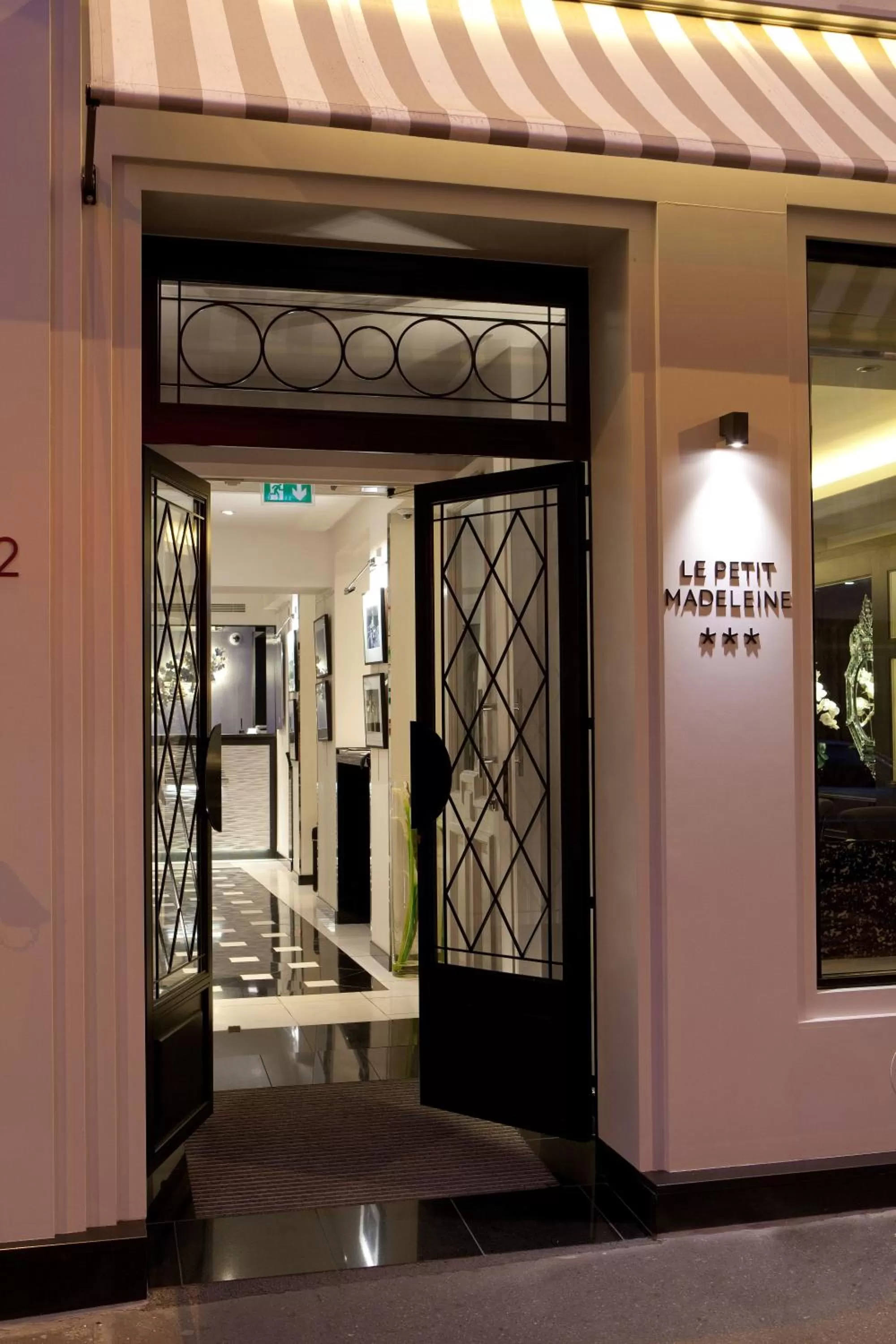 Facade/entrance in Petit Madeleine Hôtel