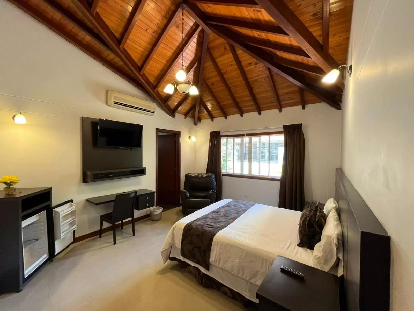 Bedroom, TV/Entertainment Center in Hotel Serenity Suites Casa Boutique