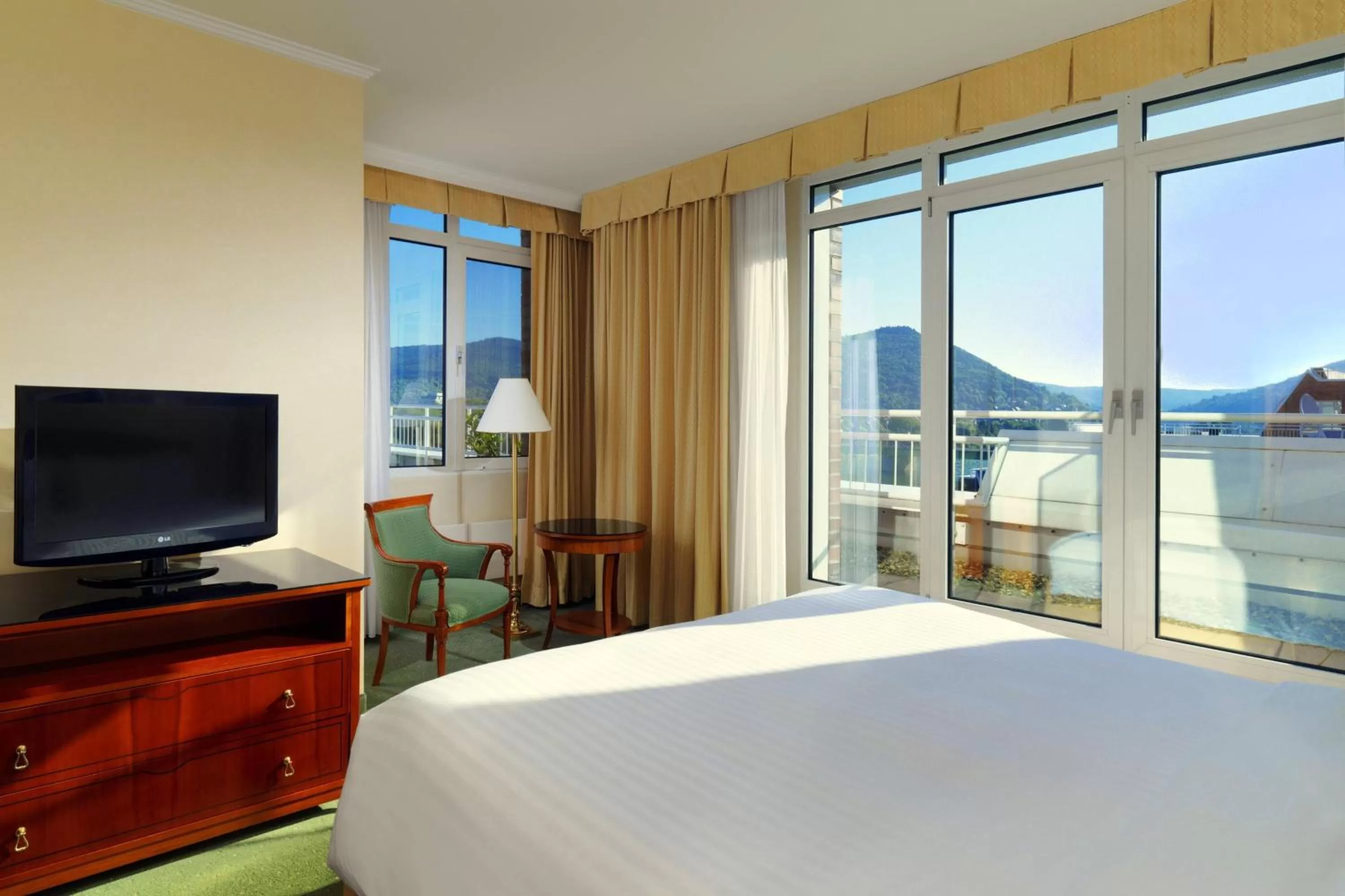 Bedroom, Bed in Heidelberg Marriott Hotel