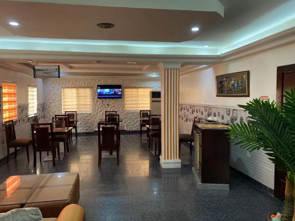 Property building, Restaurant/Places to Eat in Galpin Suites