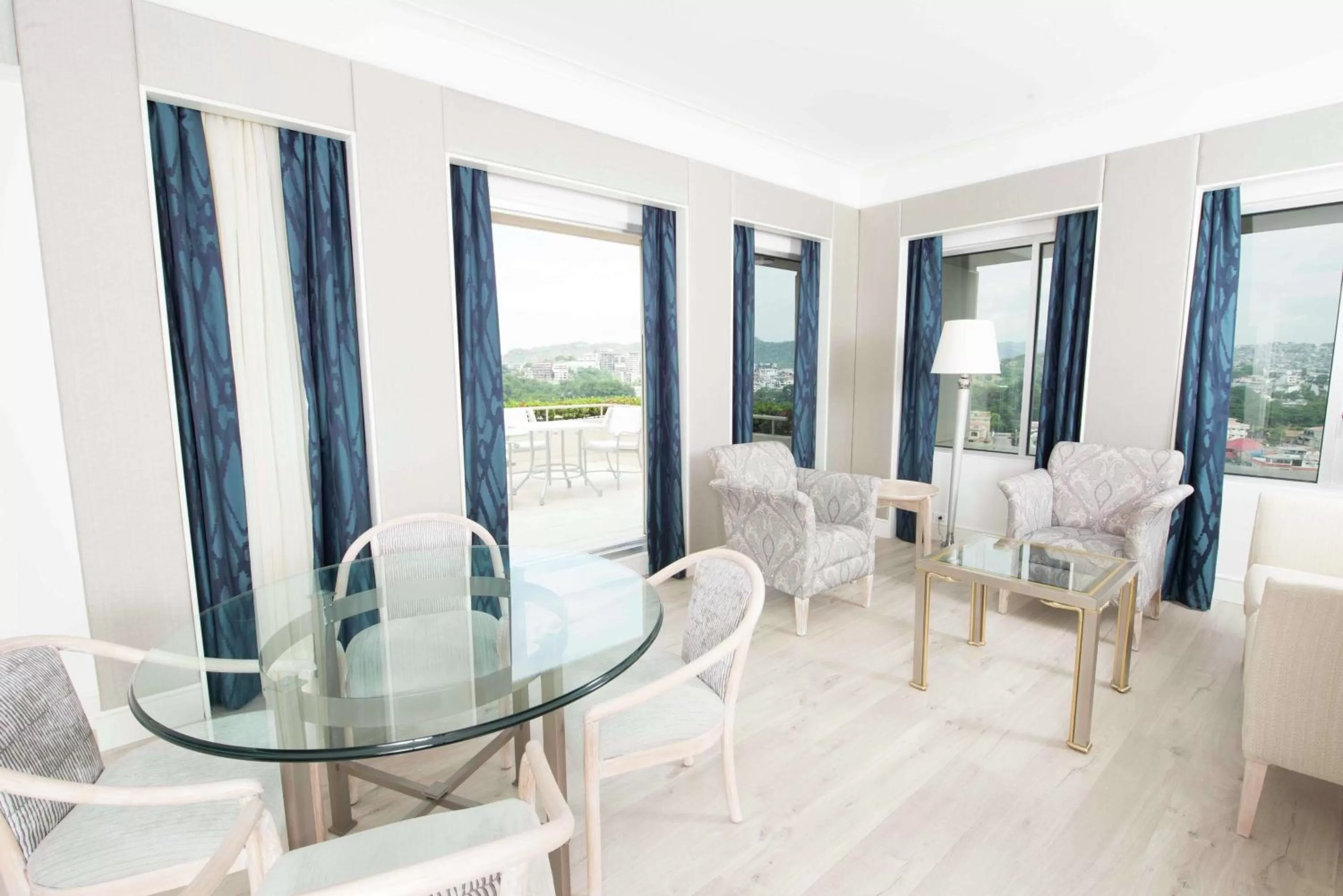 Living room in Hilton Colon Guayaquil Hotel