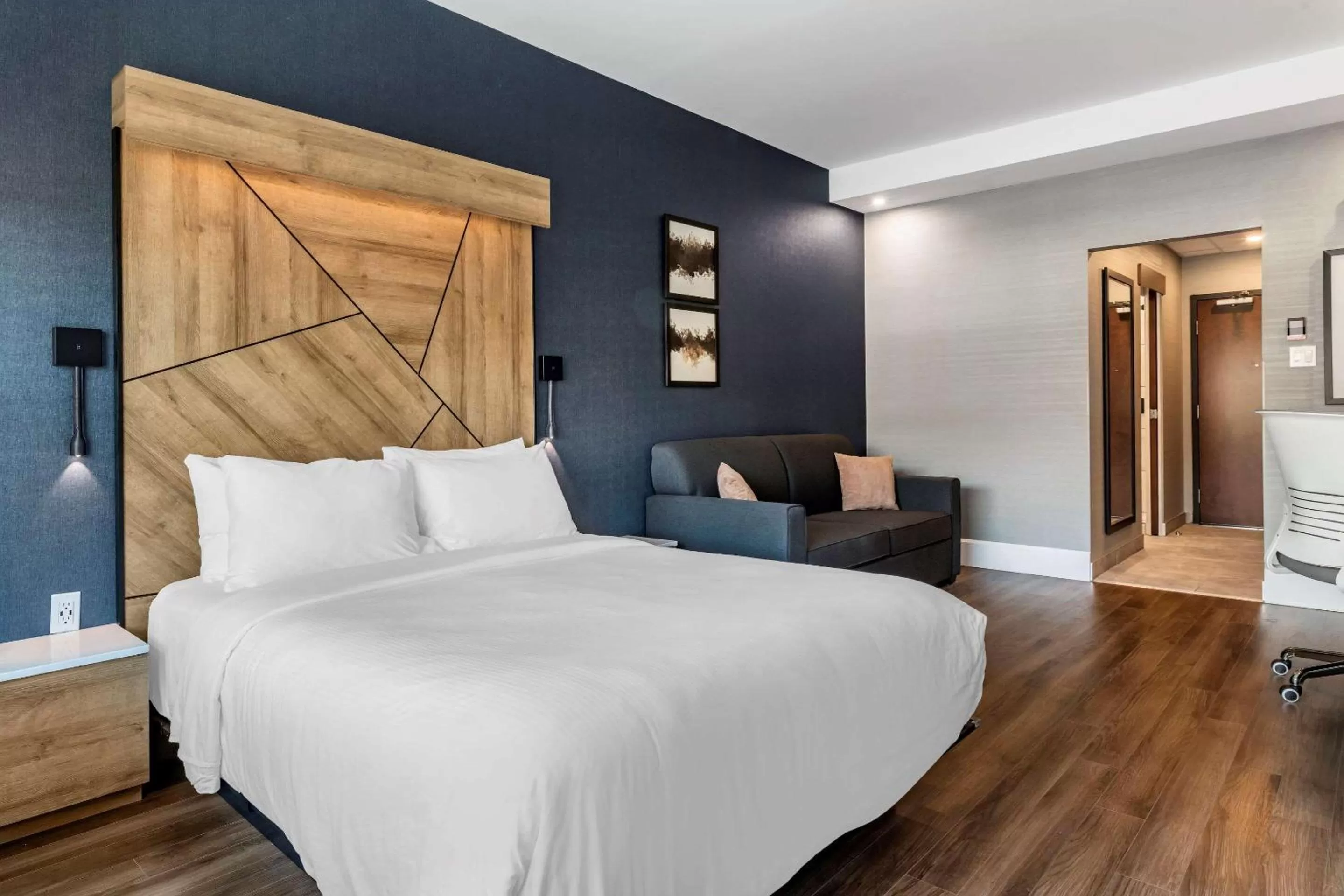 Photo of the whole room, Bed in Quality Hotel & Conference Centre