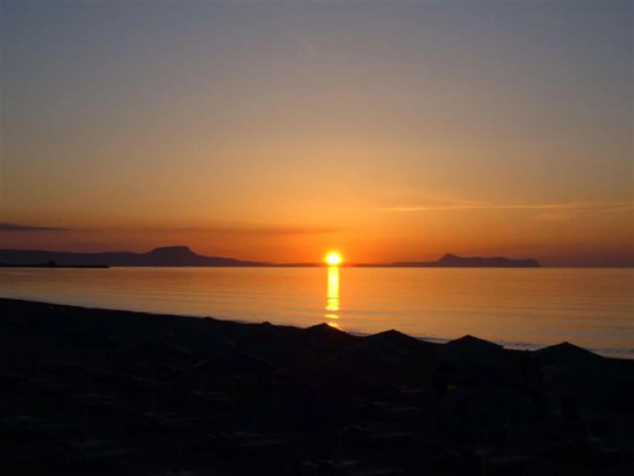 Night in Ilian Beach & Apartments