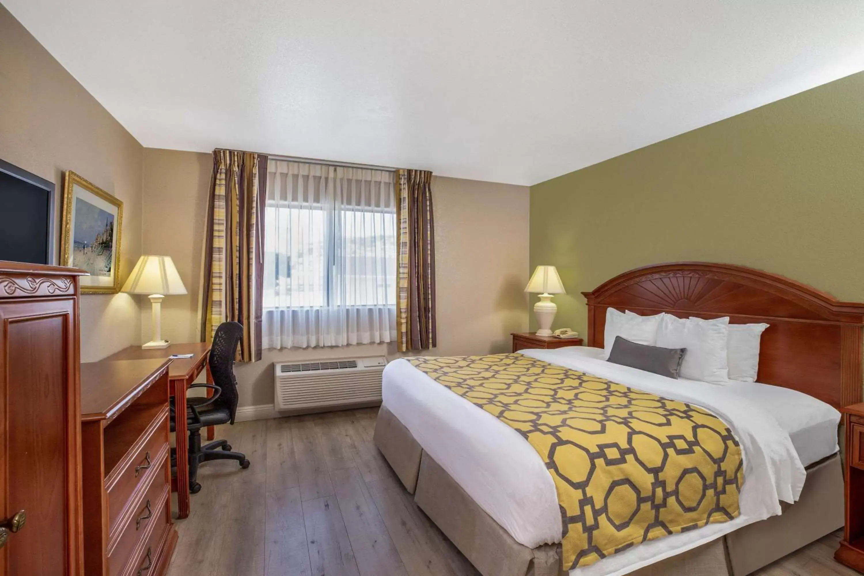 1 King Bed, Mobility Accessible Suite, Kitchenette, Non-Smoking in Baymont by Wyndham Tehachapi 1 King Bed, Mobility Accessible Suite, Kitchenette, Non-Smoking in Baymont by Wyndham Tehachapi
