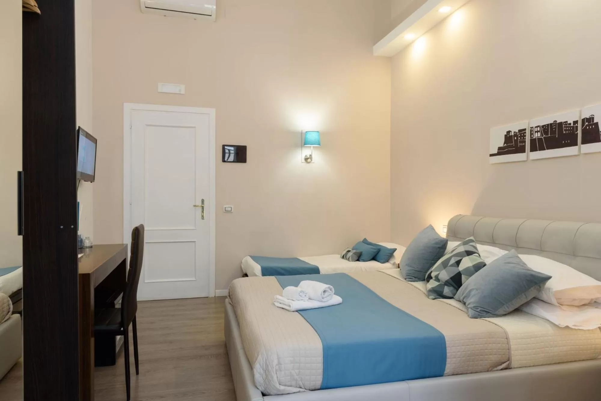 Bed in Domus Angioina