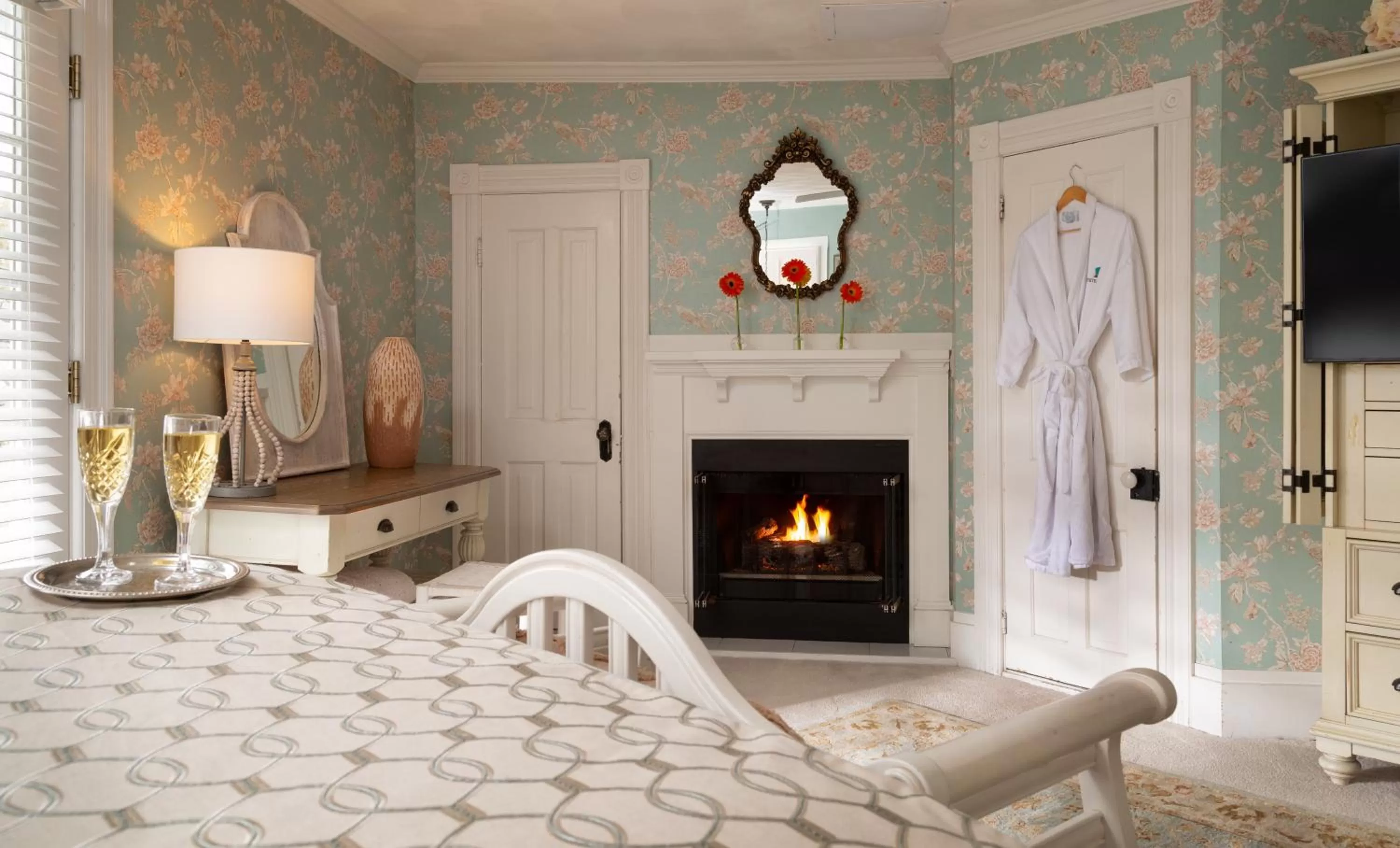 flat iron in White Doe Inn Bed & Breakfast