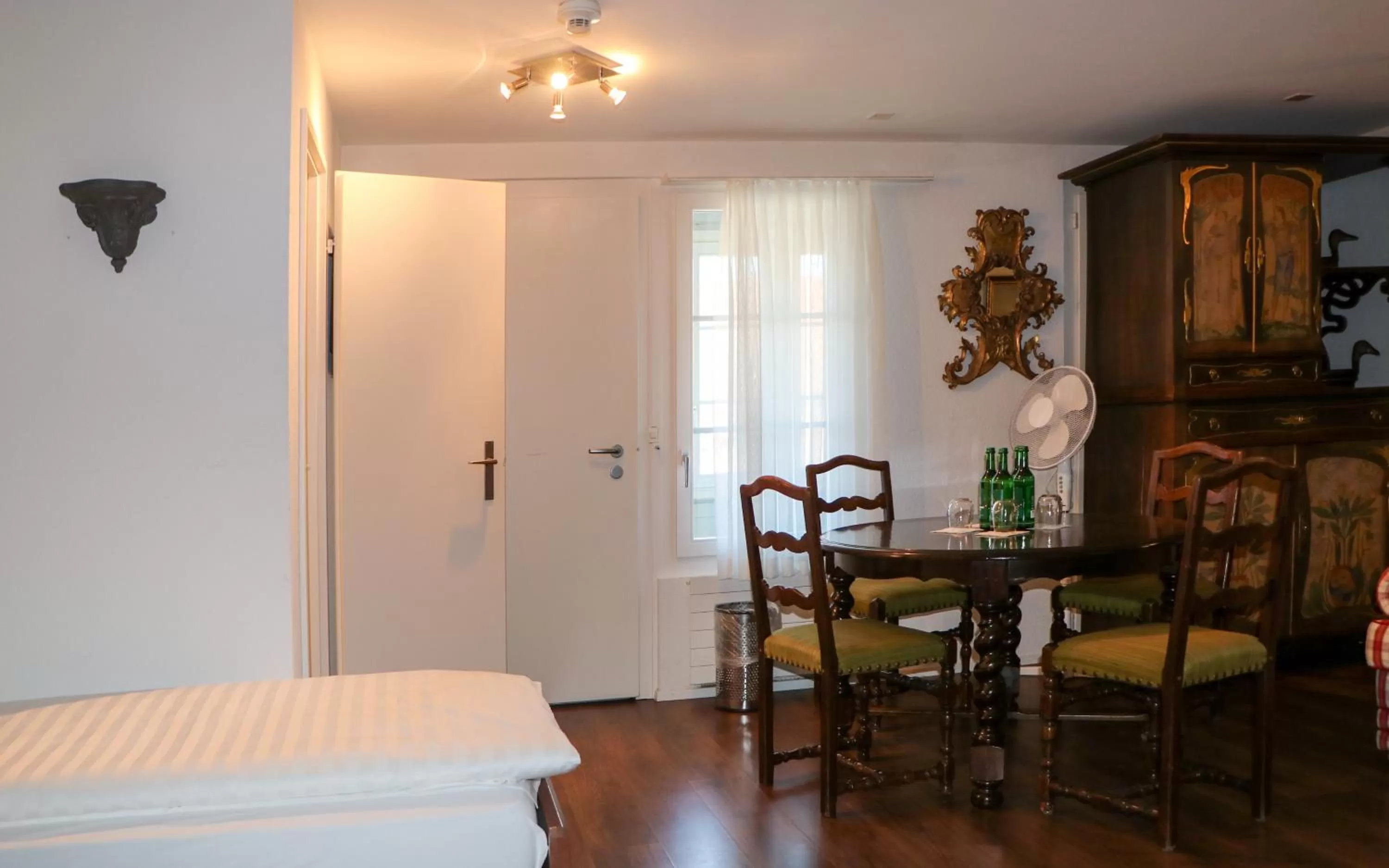 Living room, Bed in Hotel & Restaurant Sternen Köniz bei Bern