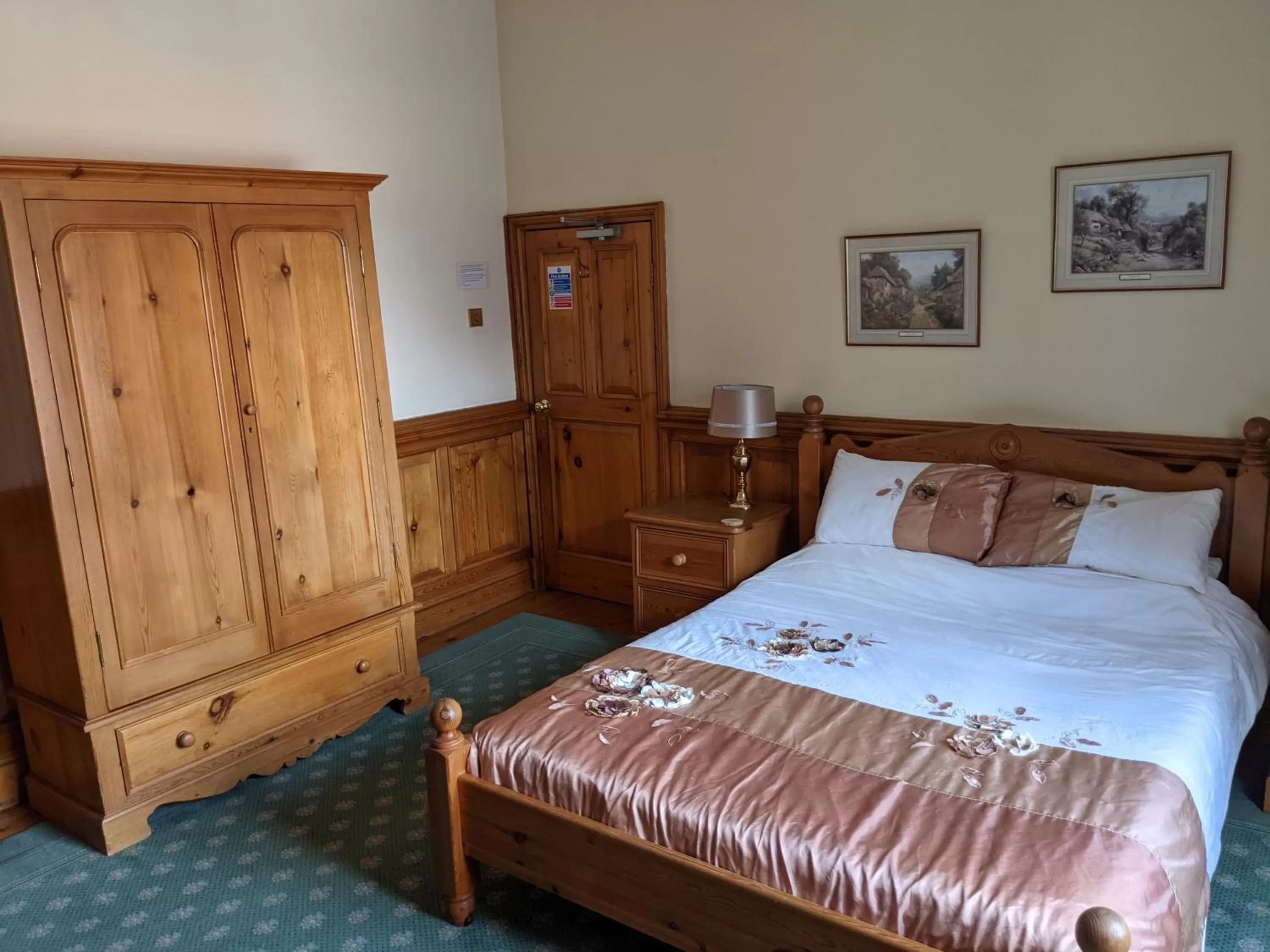 Bed in The Londesborough Arms bar with en-suite rooms