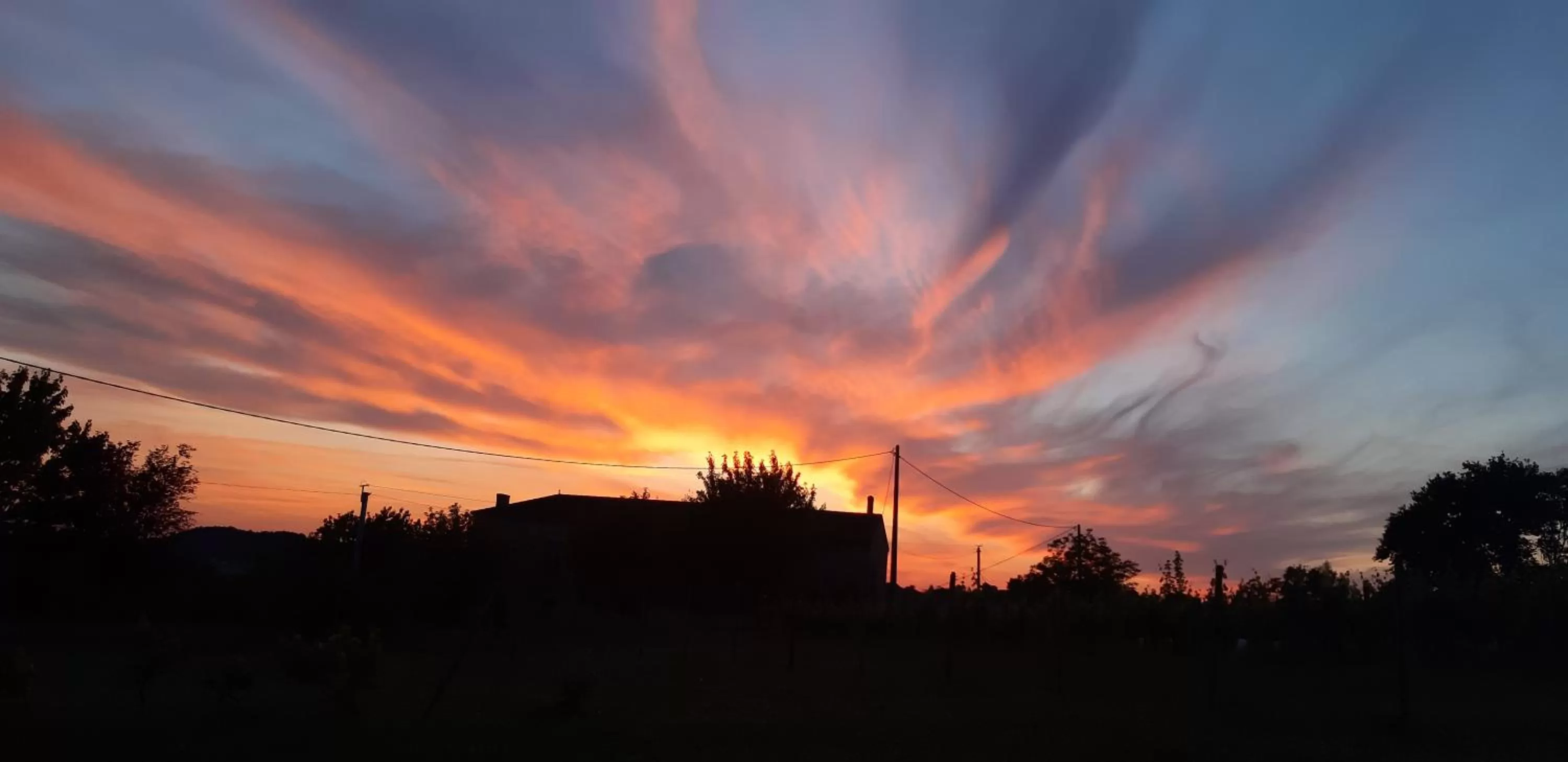 Sunset in A L'OMBRE DE LA TREILLE -Proche Saint-Emilion