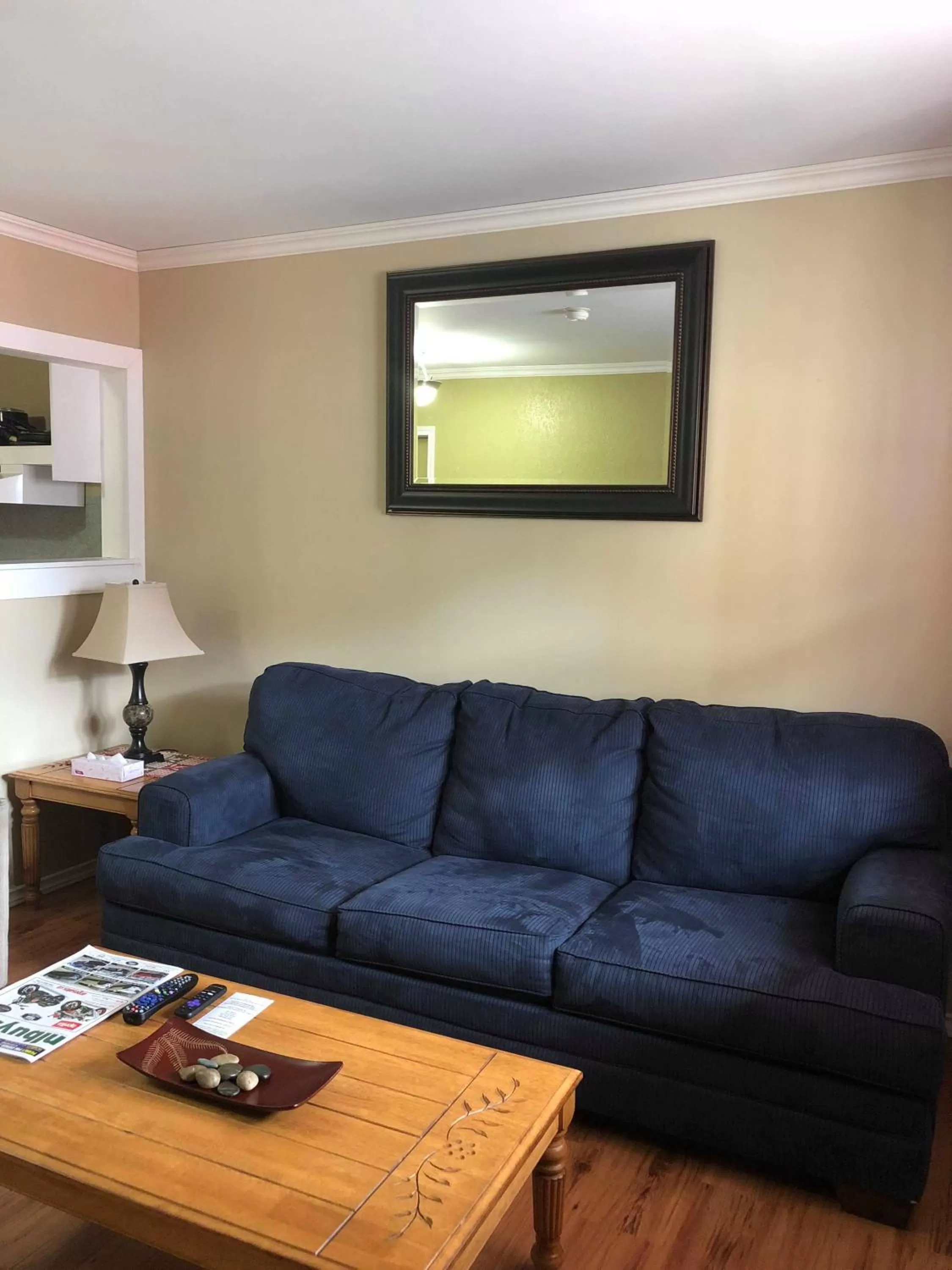 Seating area in Seaport Inn