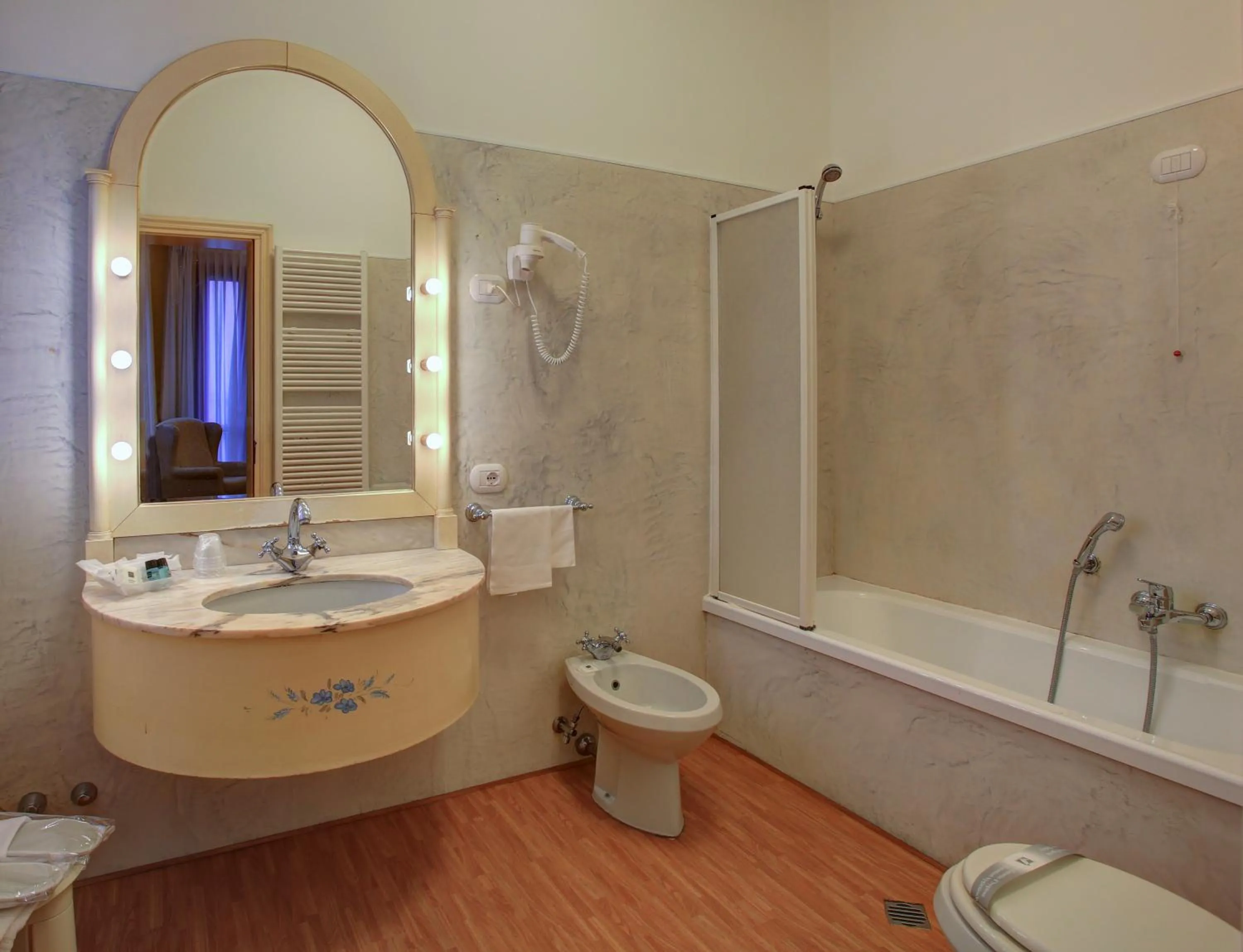 Bathroom in Hotel Villa Braida