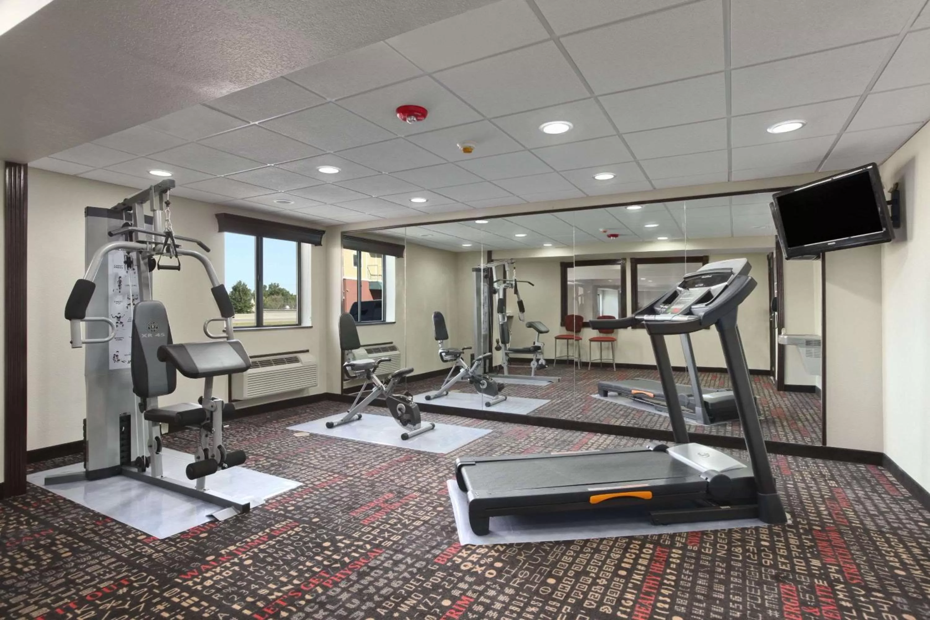 Fitness centre/facilities, Fitness Center/Facilities in Ramada by Wyndham Tulsa