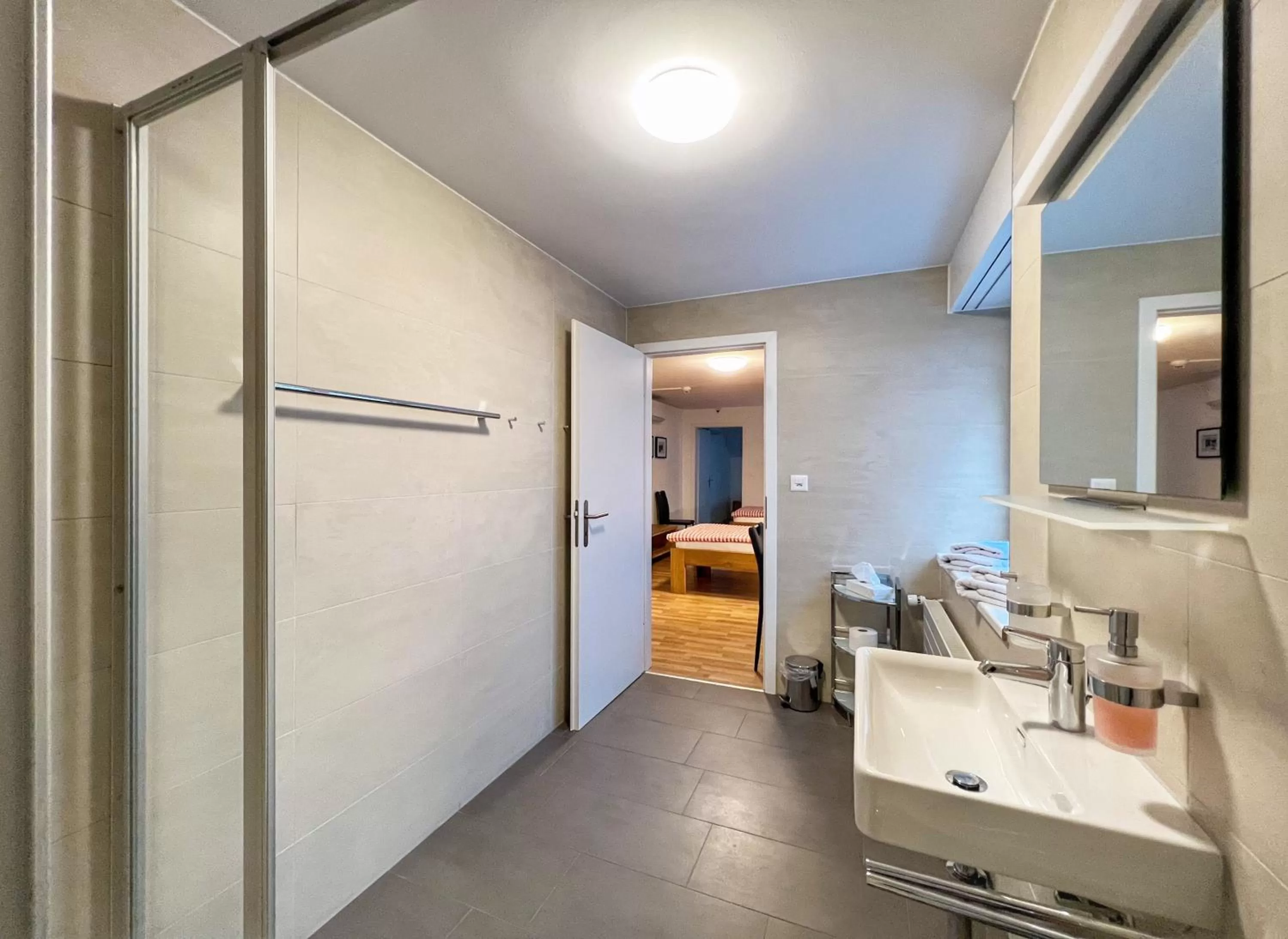 Bathroom, Bed in Hotel Hecht