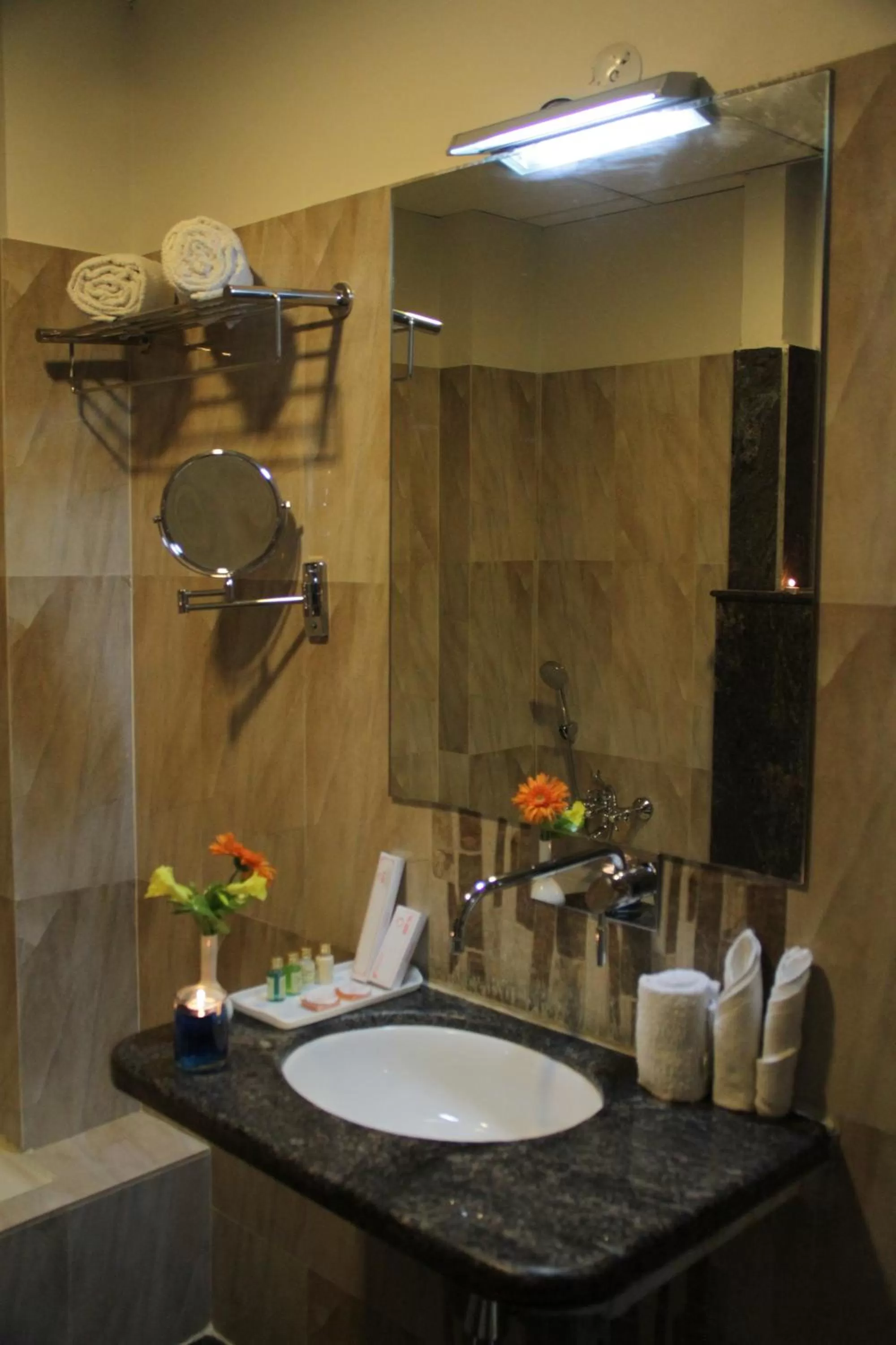 Bathroom in TGI Apple Inn