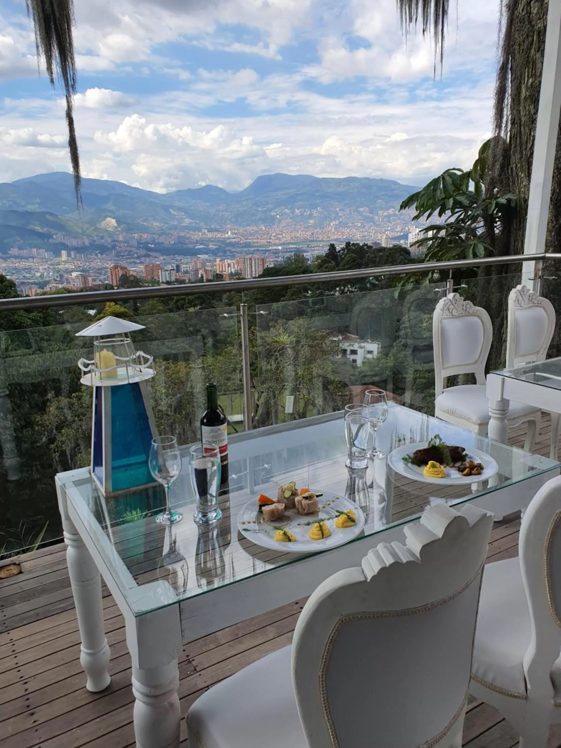 Restaurant/places to eat in HOTEL BOUTIQUE EL FARO BY AROMAX