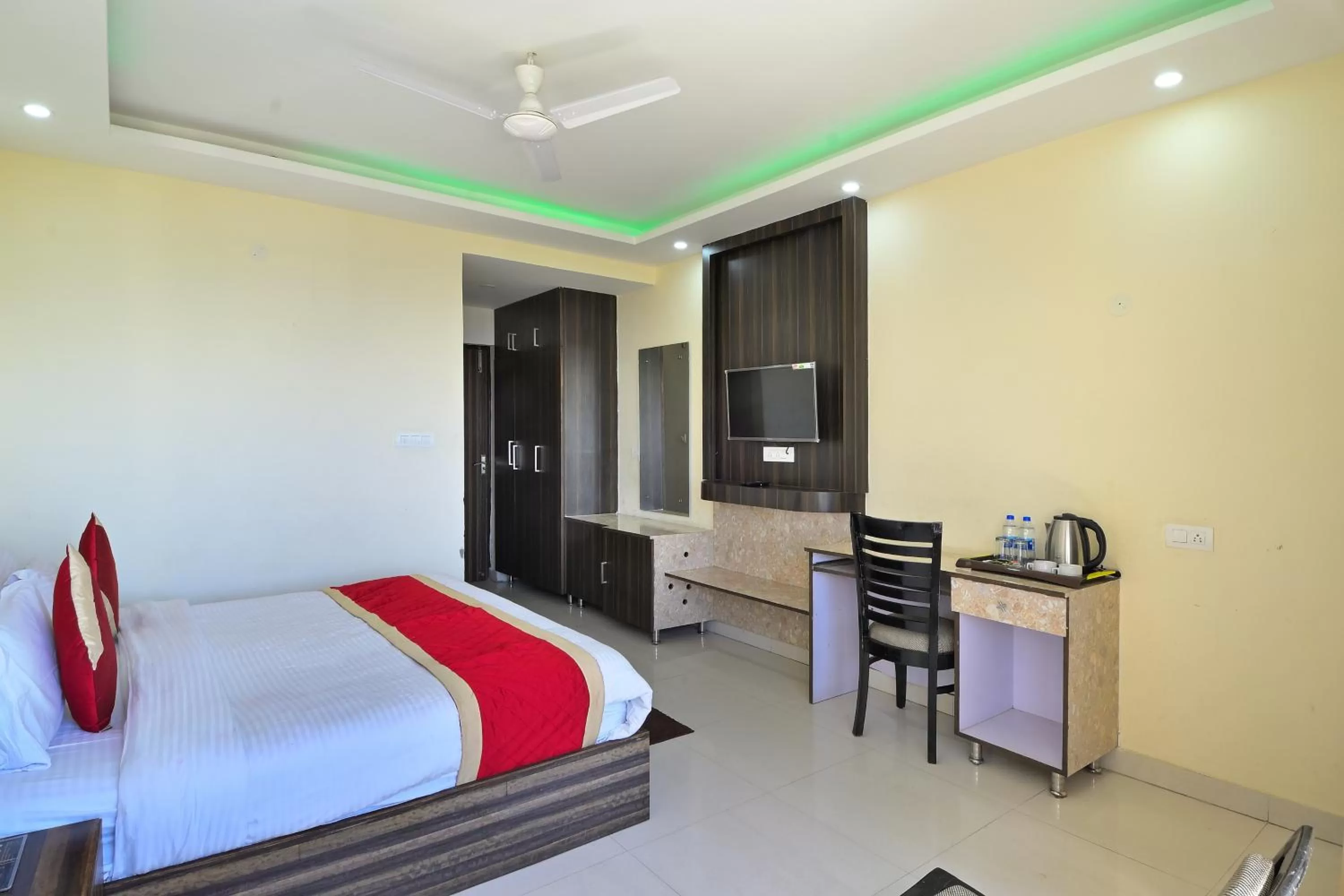 Bedroom, Bed in Hotel Bliss Valley - Hotel in Dharamshala