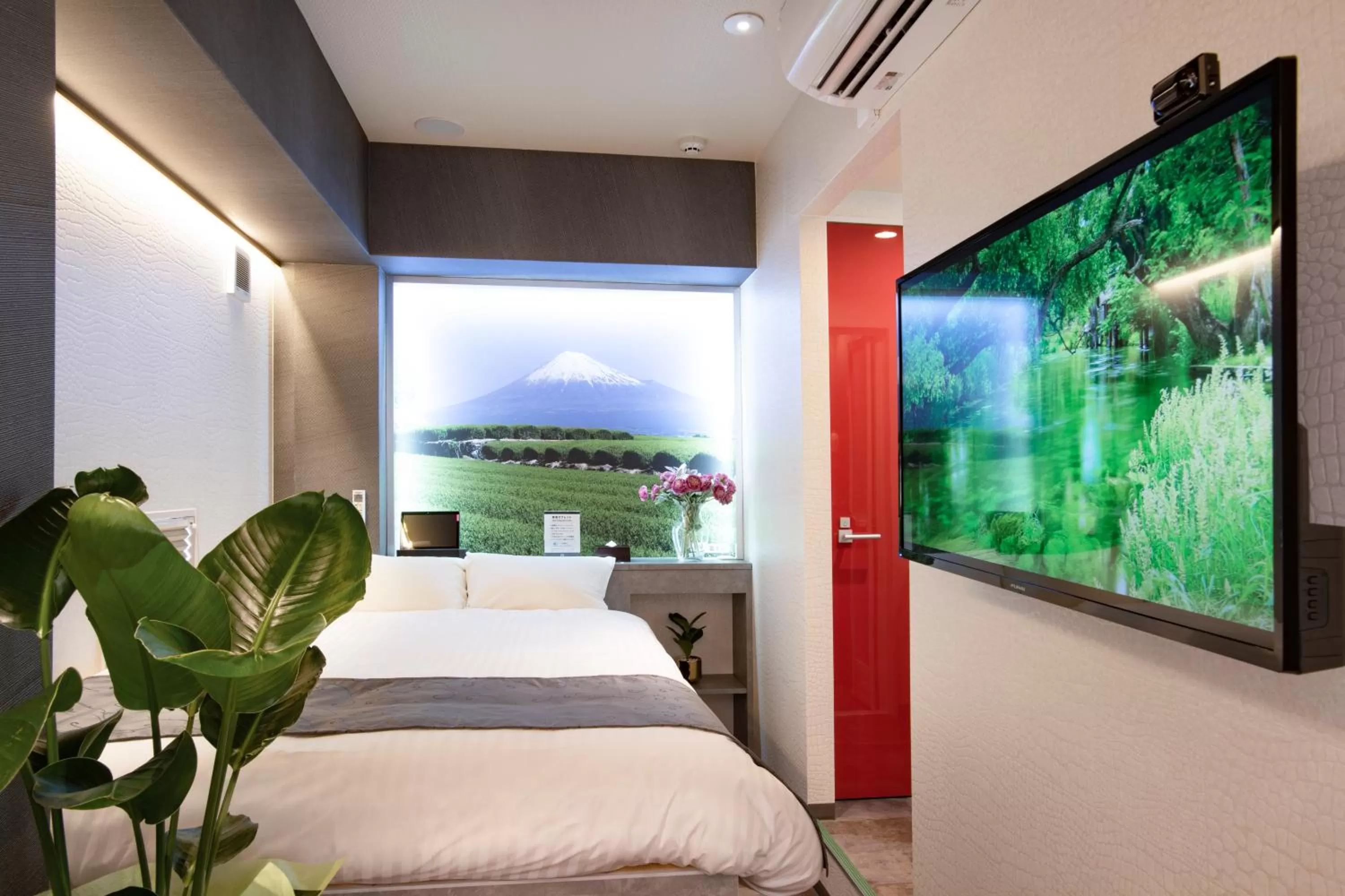 Photo of the whole room, Bed in Pinpon Hotel Hiroshima