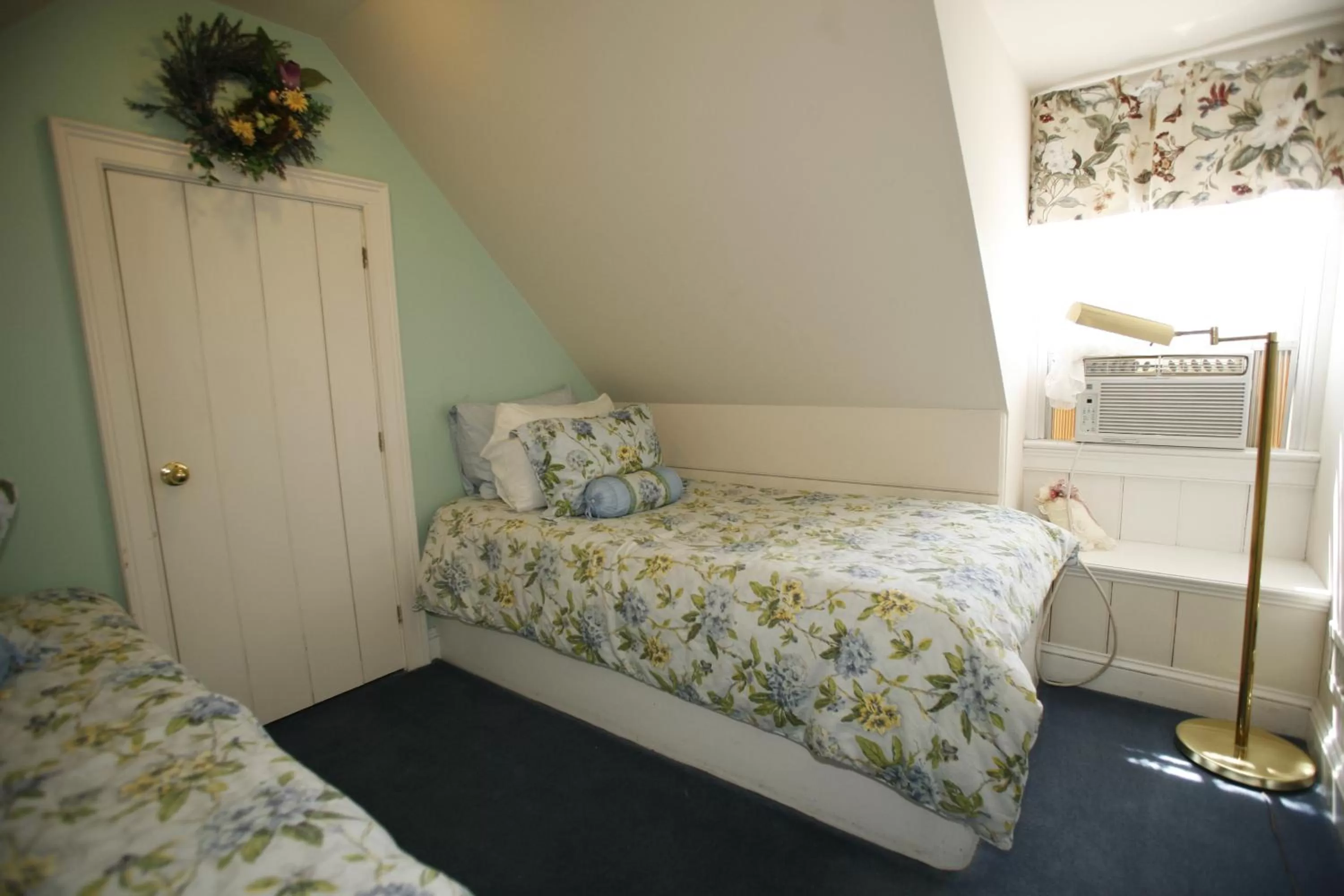 Day in Parsonage Inn Bed and Breakfast