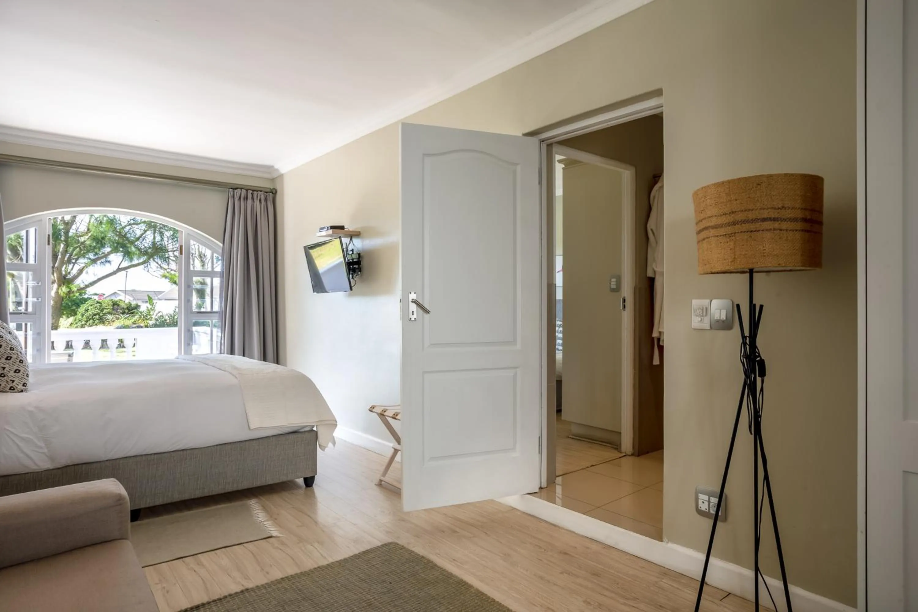 View (from property/room), Bed in Whale Rock Luxury Lodge