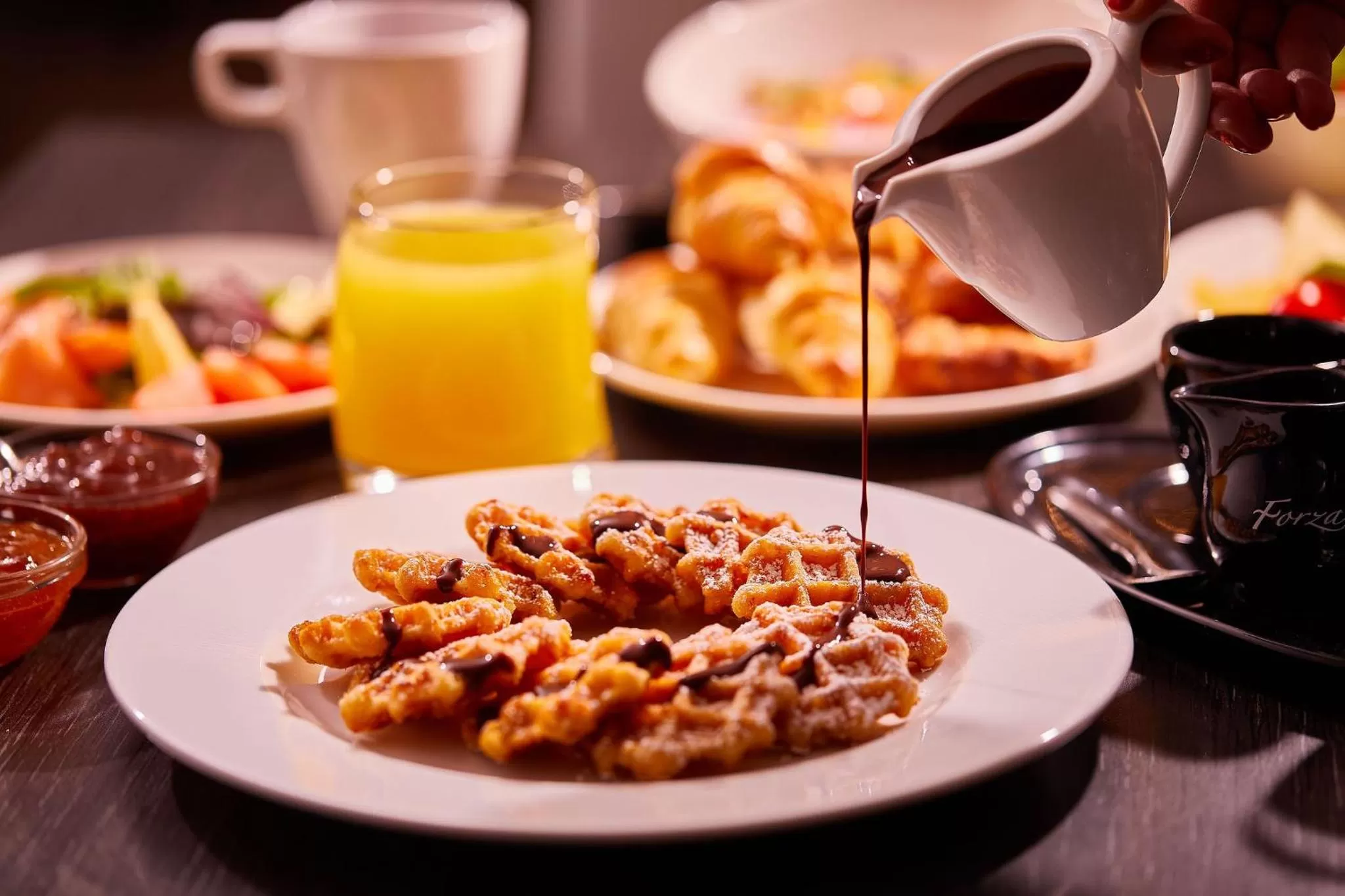 Restaurant/places to eat in Hotel President