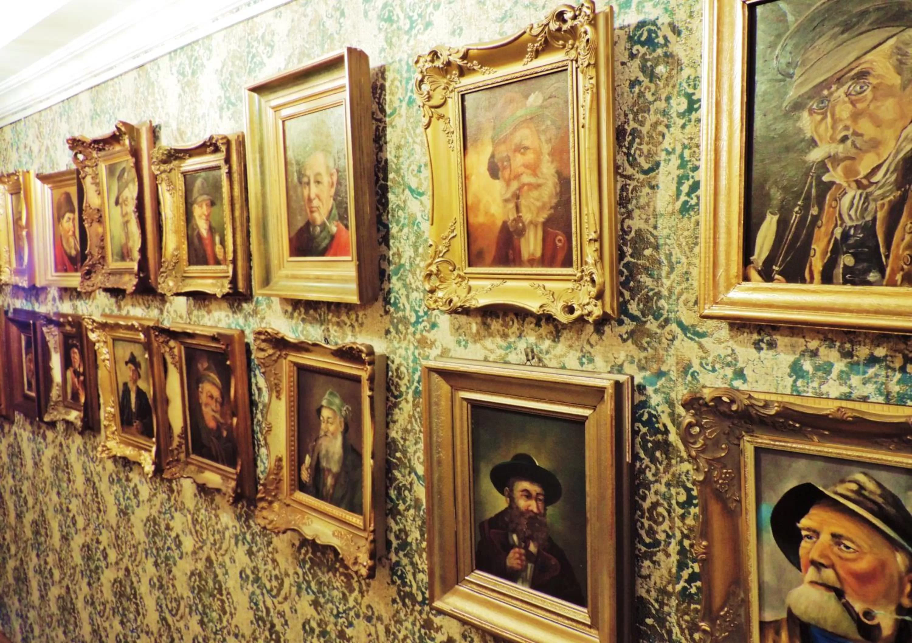 Decorative detail in Engel Hotel Grill Bar