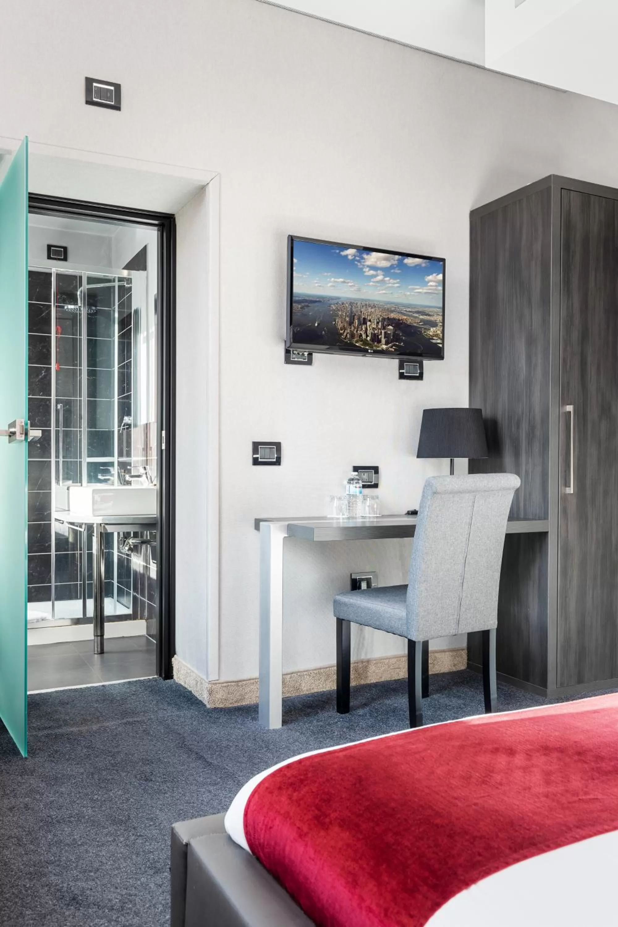 TV and multimedia in The Bryson Hotel