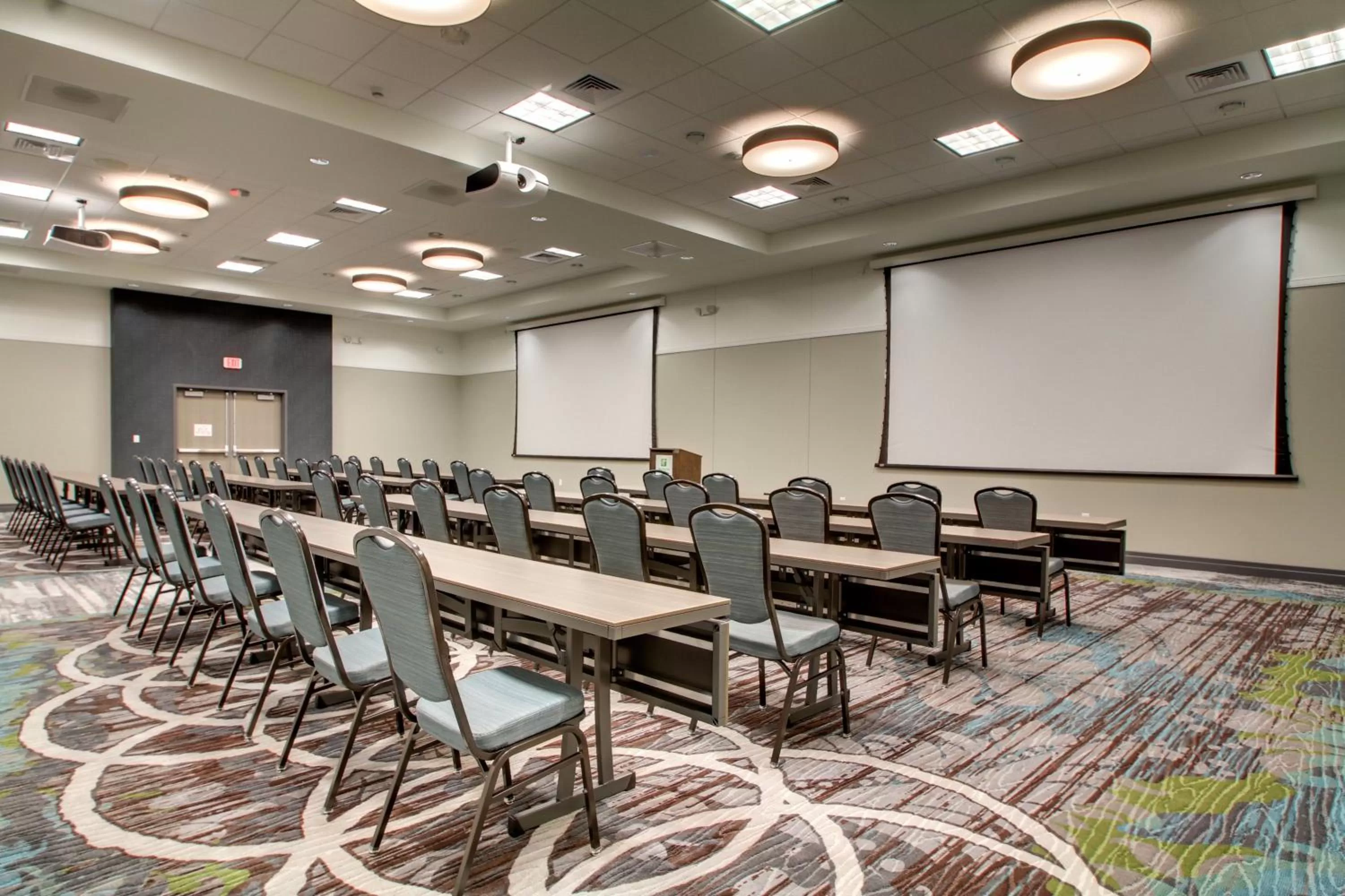 Meeting/conference room in Holiday Inn & Suites Peoria at Grand Prairie by IHG