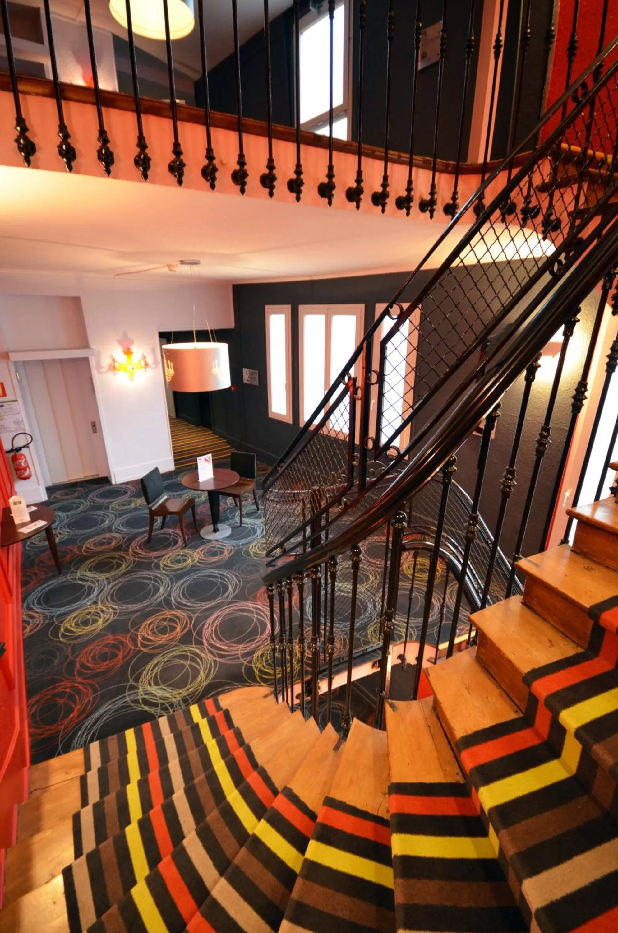 Lobby or reception in Best Western Dijon Centre Gare