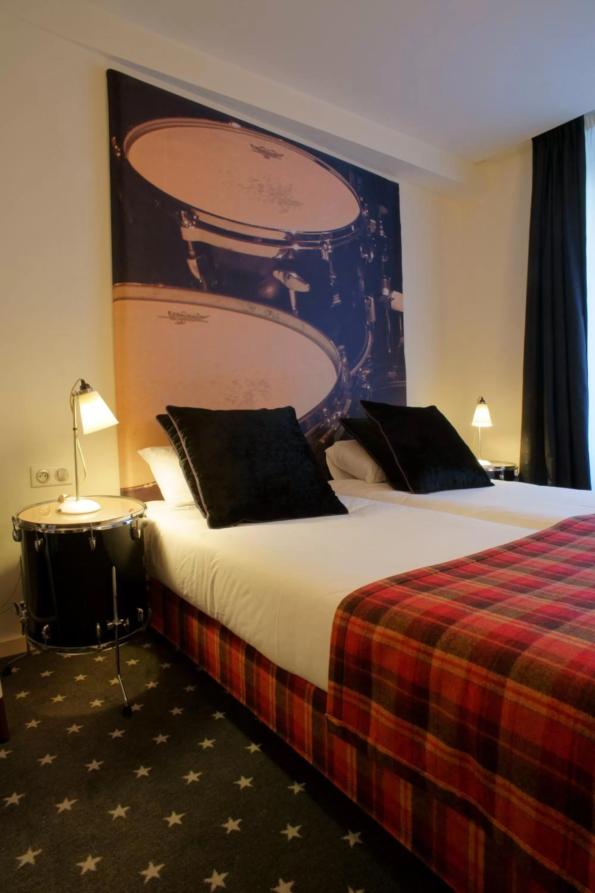 Bed in Hôtel du Triangle d'Or