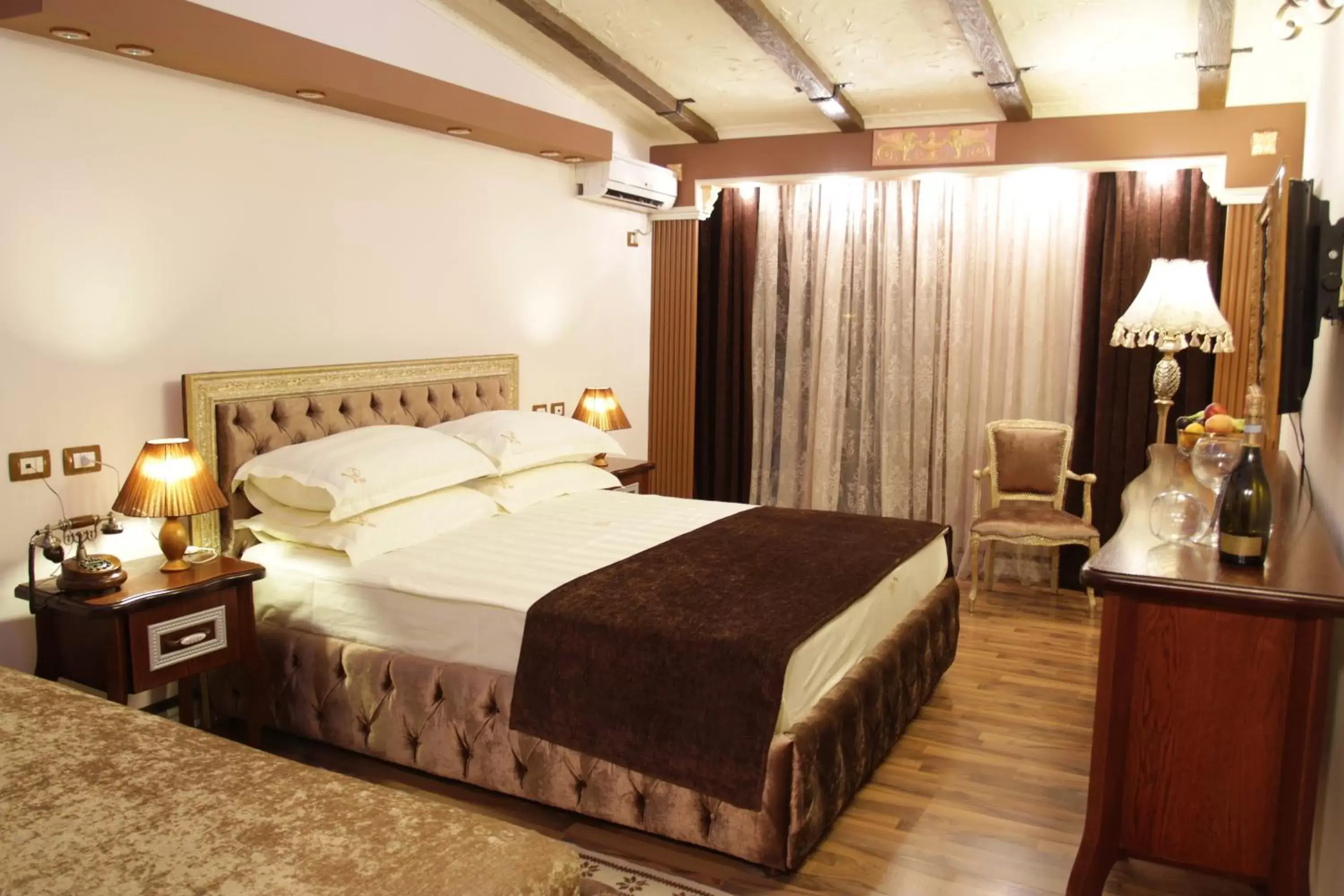 Double Room with Balcony - single occupancy in Hotel Boutique Vila Fernando Tirana Double Room with Balcony - single occupancy in Hotel Boutique Vila Fernando Tirana