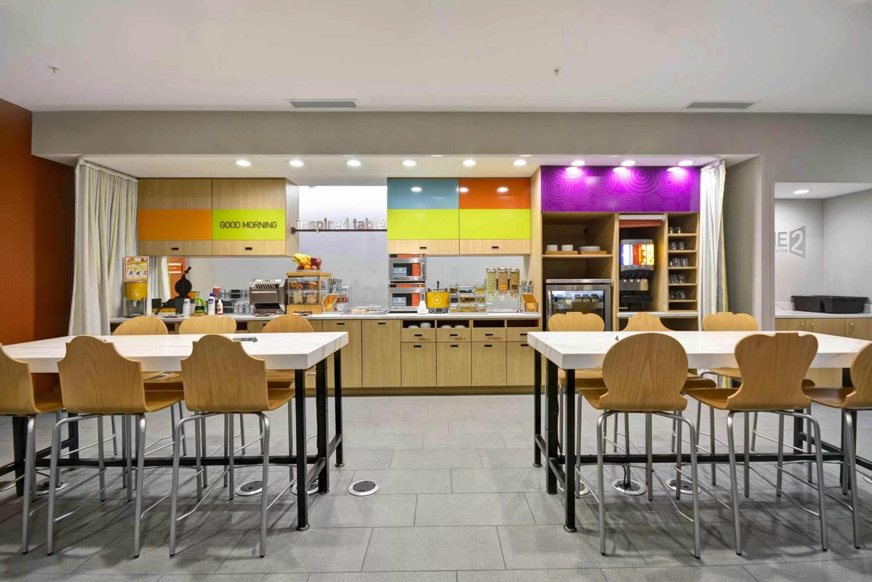 Dining area in Home2 Suites By Hilton Blue Ash Cincinnati